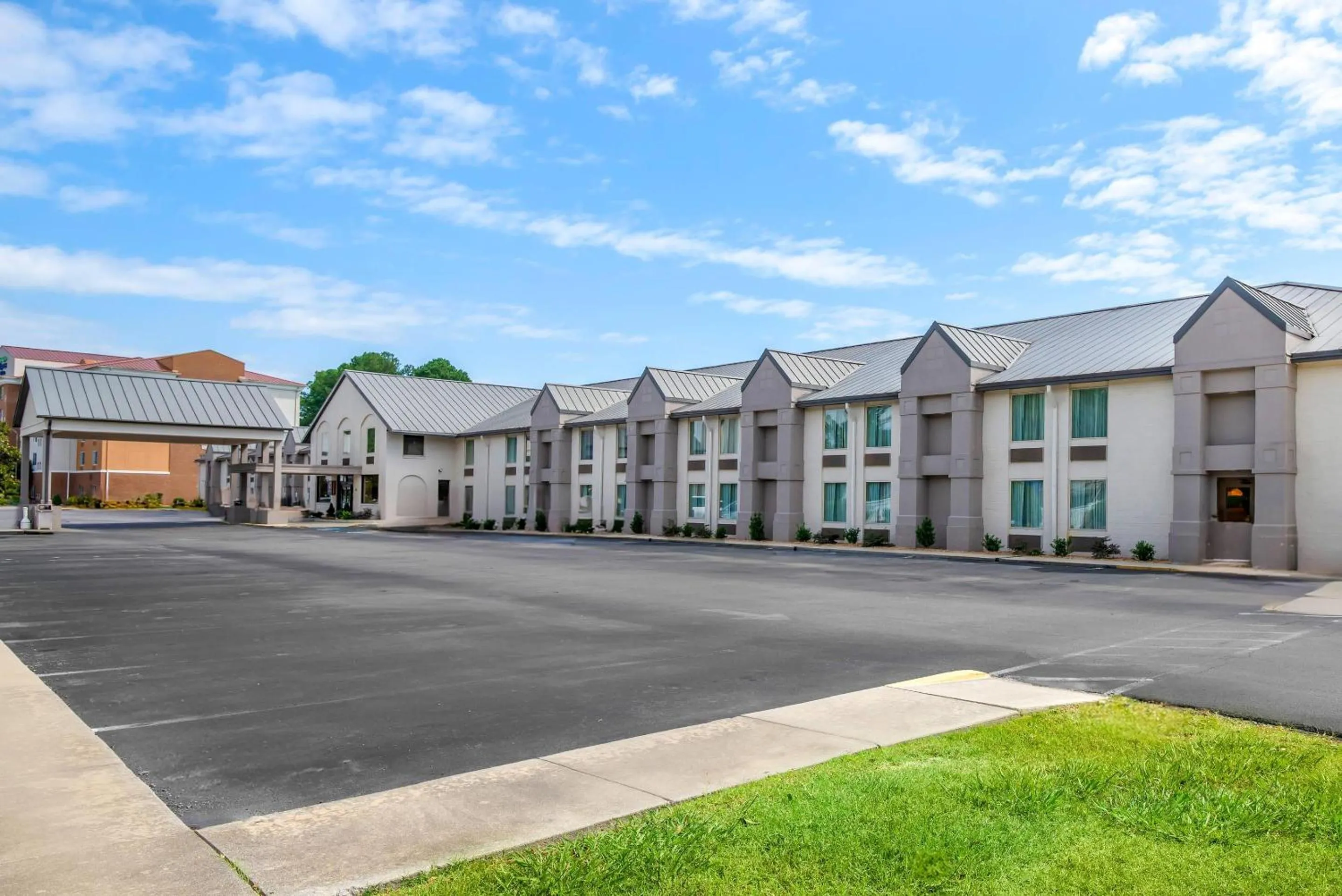 Property building in Comfort Inn Petersburg Fort Lee Area