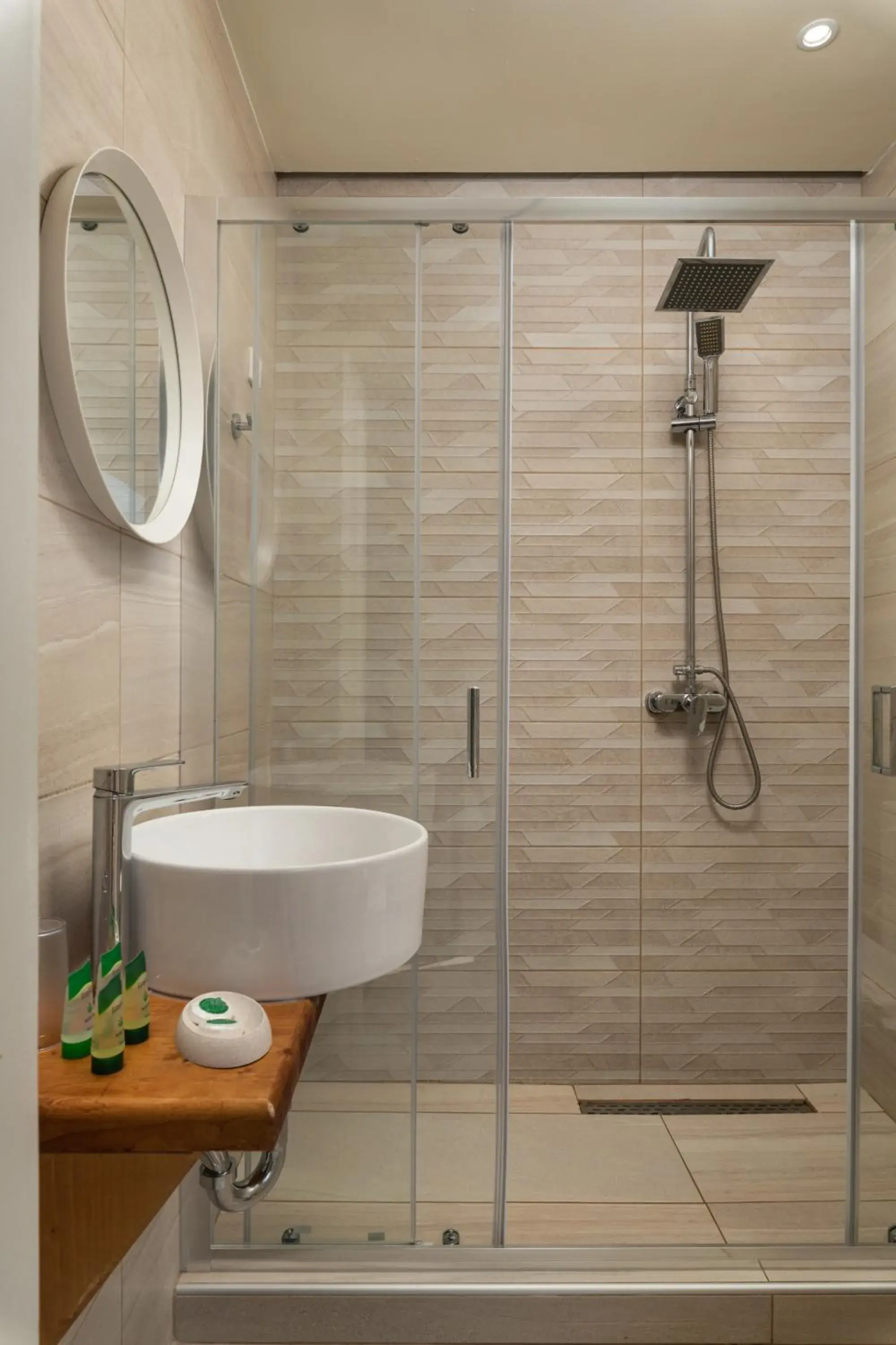 Twin Room with Pool View in Hotel Haris on the beach Twin Room with Pool View in Hotel Haris on the beach