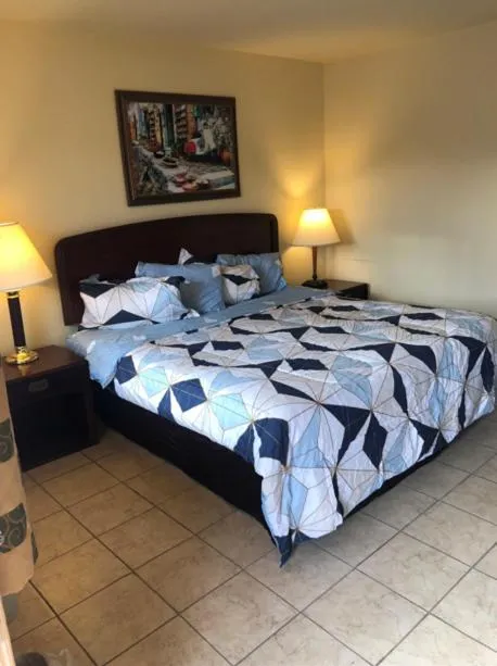 Bed in Wolf Inn Hotel