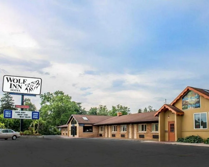 Facade/entrance in Wolf Inn Hotel