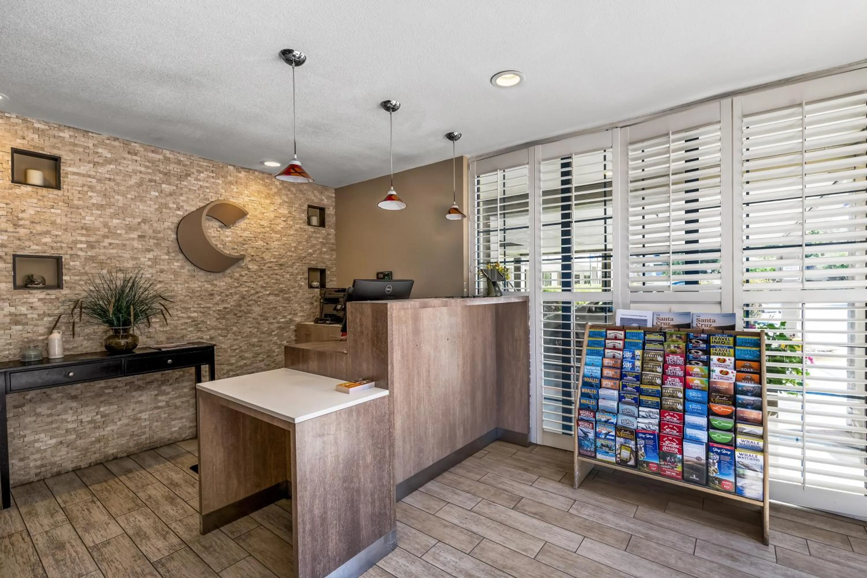 Lobby or reception in Comfort Inn Santa Cruz North