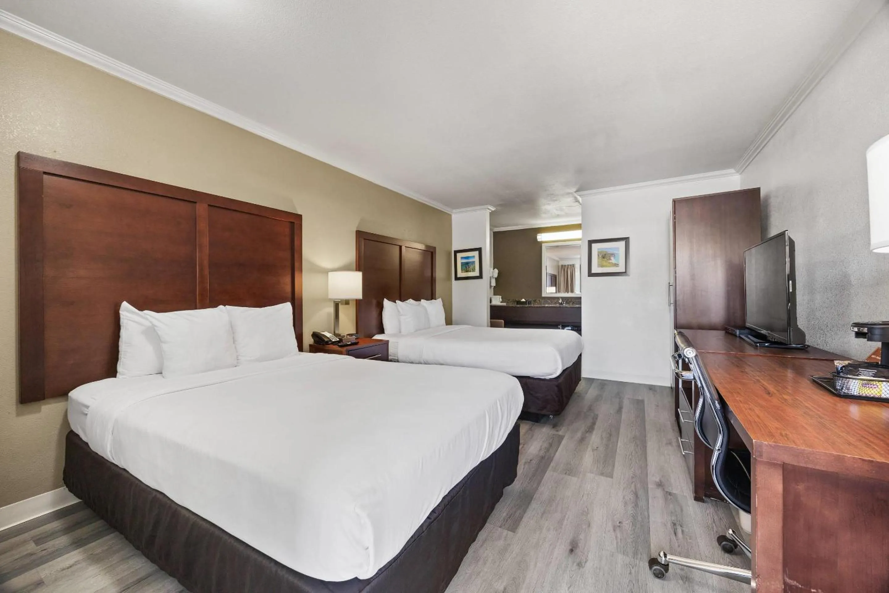 Bedroom, Bed in Comfort Inn Santa Cruz North