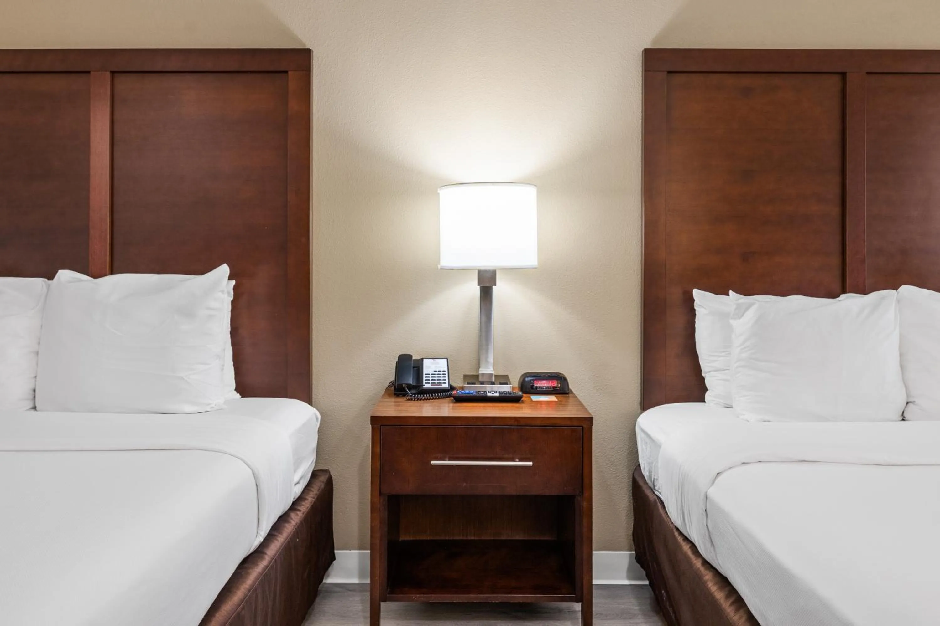 Bed in Comfort Inn Santa Cruz North