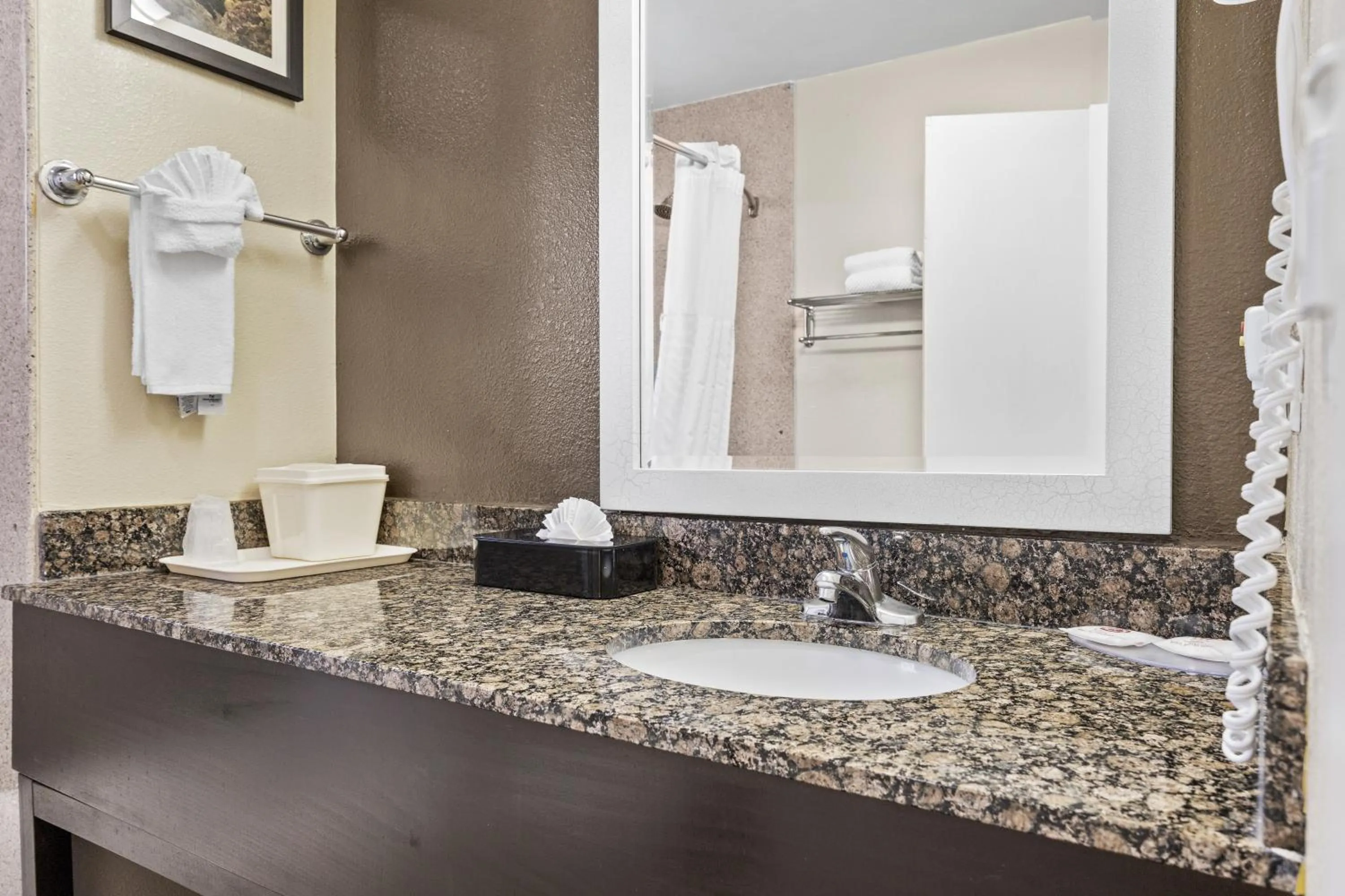 Bathroom in Comfort Inn Santa Cruz North