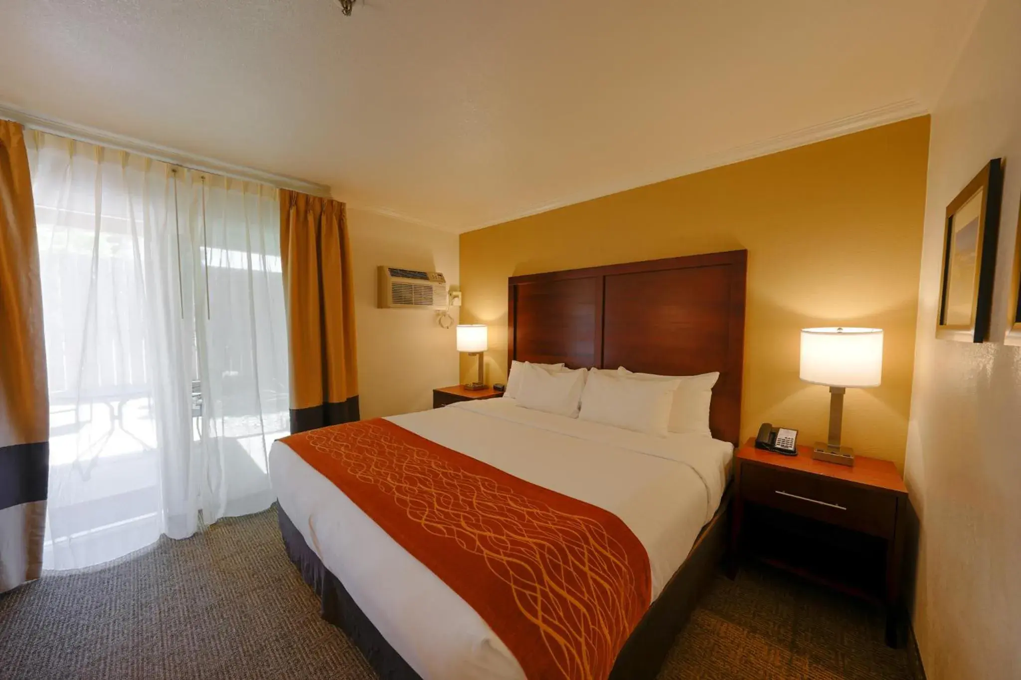 King Room - Non-Smoking in Comfort Inn King Room - Non-Smoking in Comfort Inn