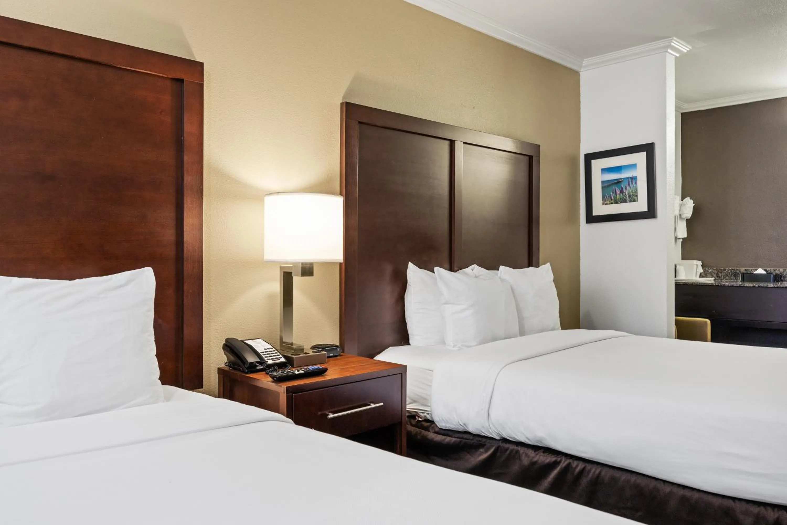 Photo of the whole room, Bed in Comfort Inn Santa Cruz North