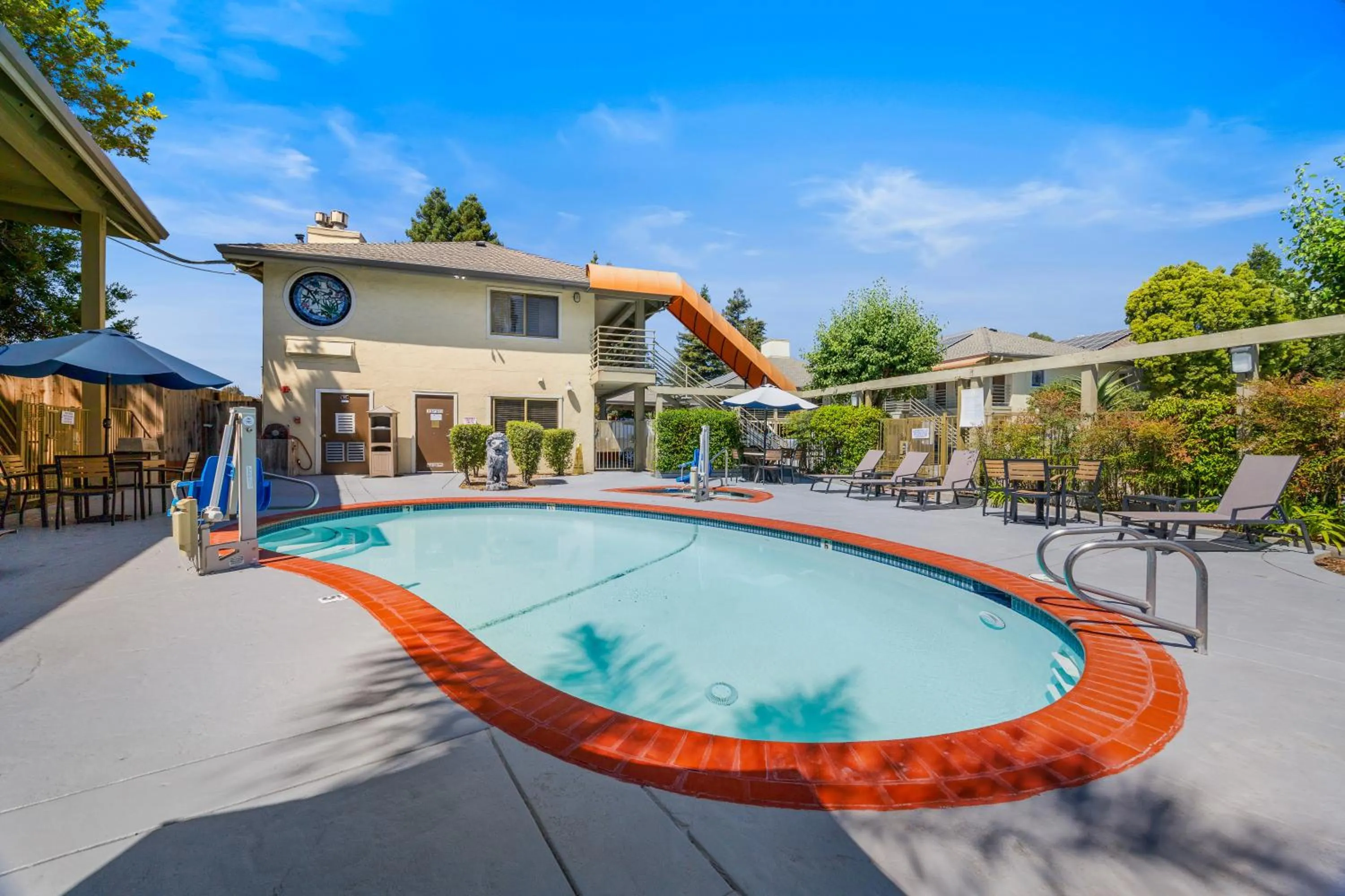 Swimming pool in Comfort Inn Santa Cruz North