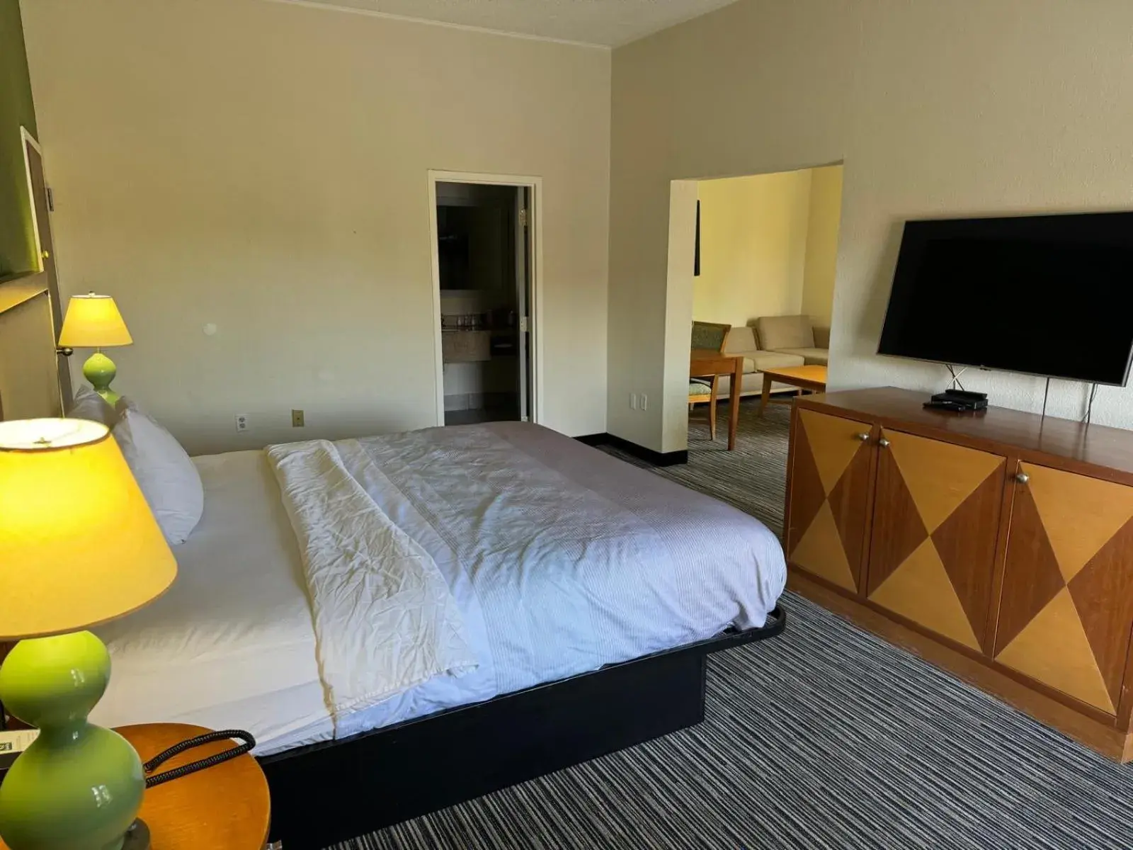 King Room with Lake View - Non-Smoking in Quality Inn King Room with Lake View - Non-Smoking in Quality Inn