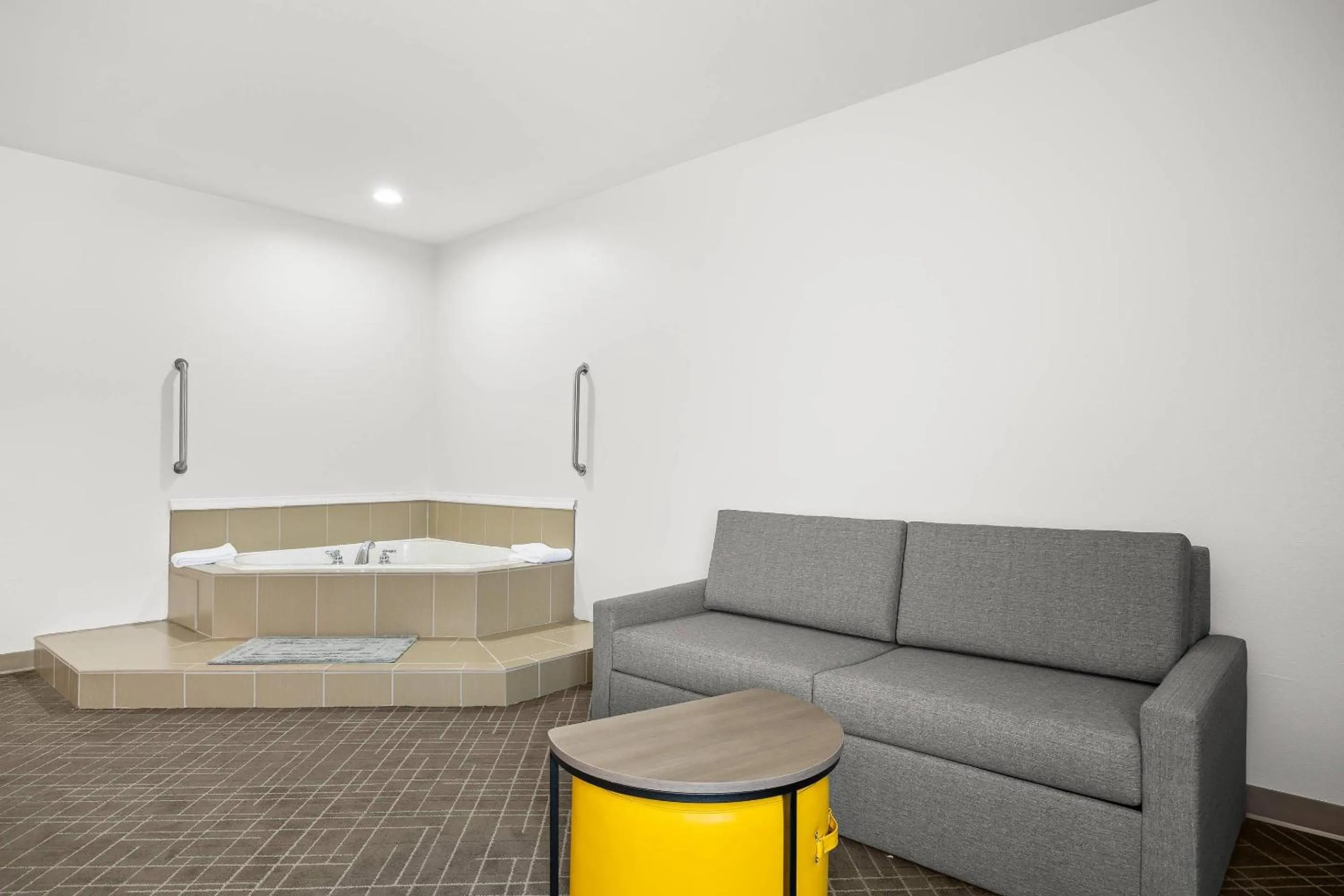 Bedroom in Comfort Inn Willow Springs US 60 and US 63