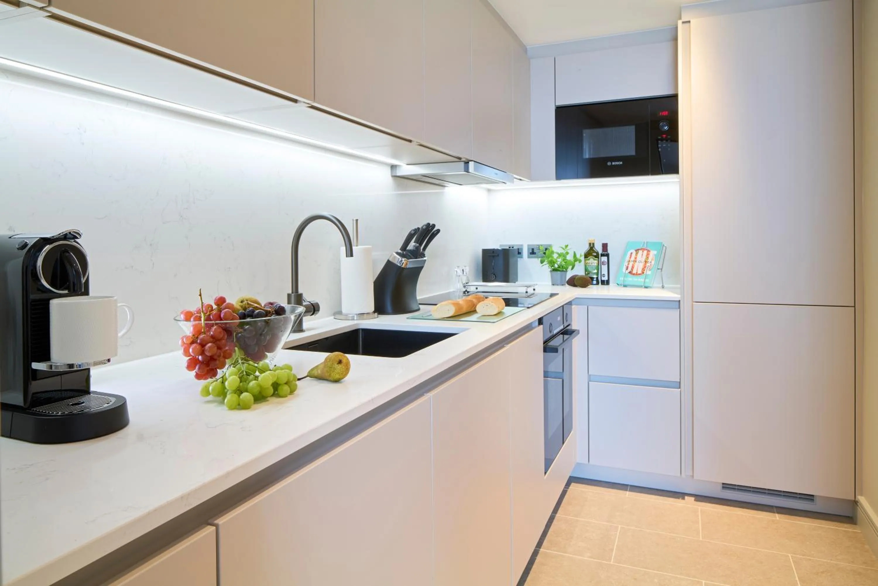Coffee/tea facilities in Cheval Phoenix House at Sloane Square