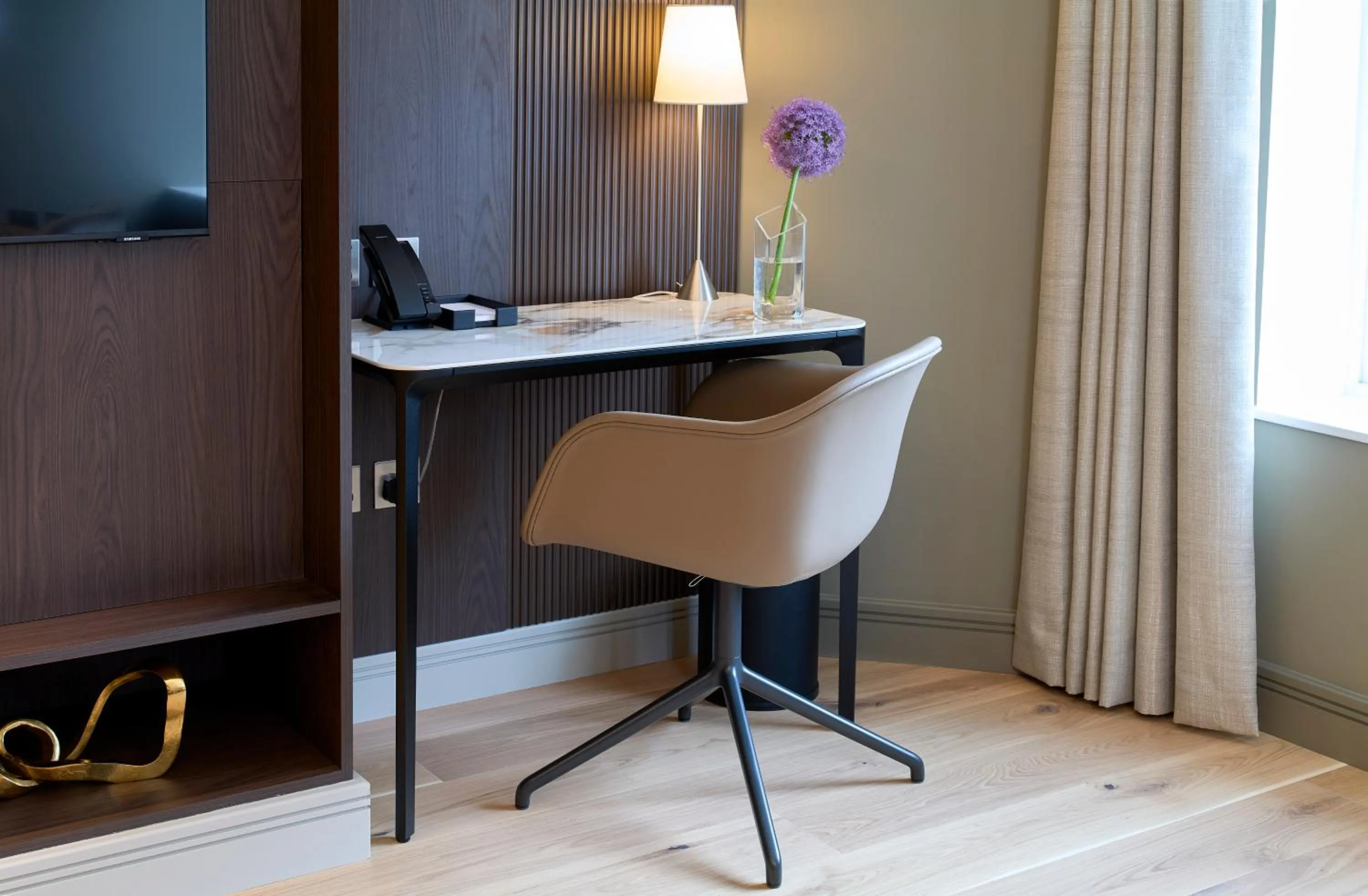 TV and multimedia in Cheval Phoenix House at Sloane Square