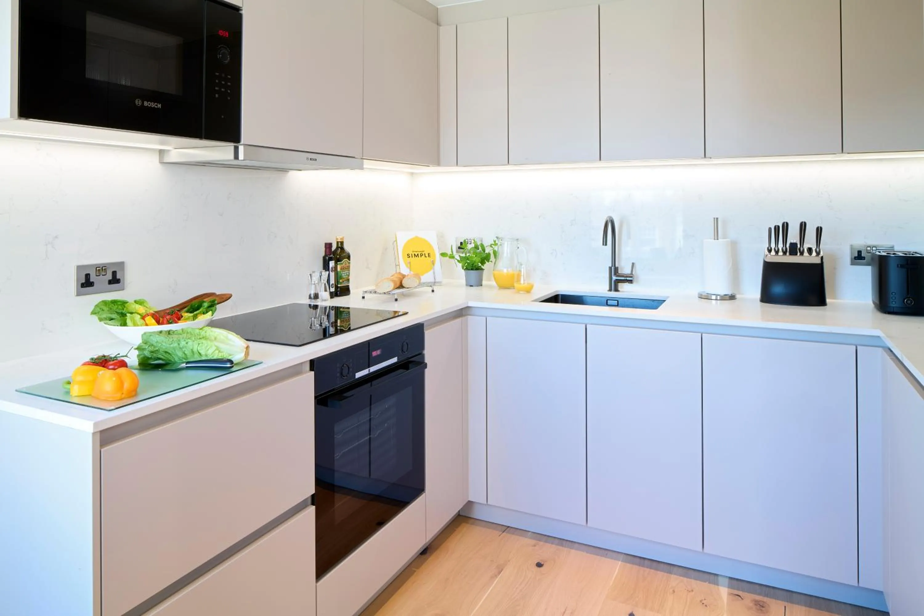 Coffee/tea facilities in Cheval Phoenix House at Sloane Square