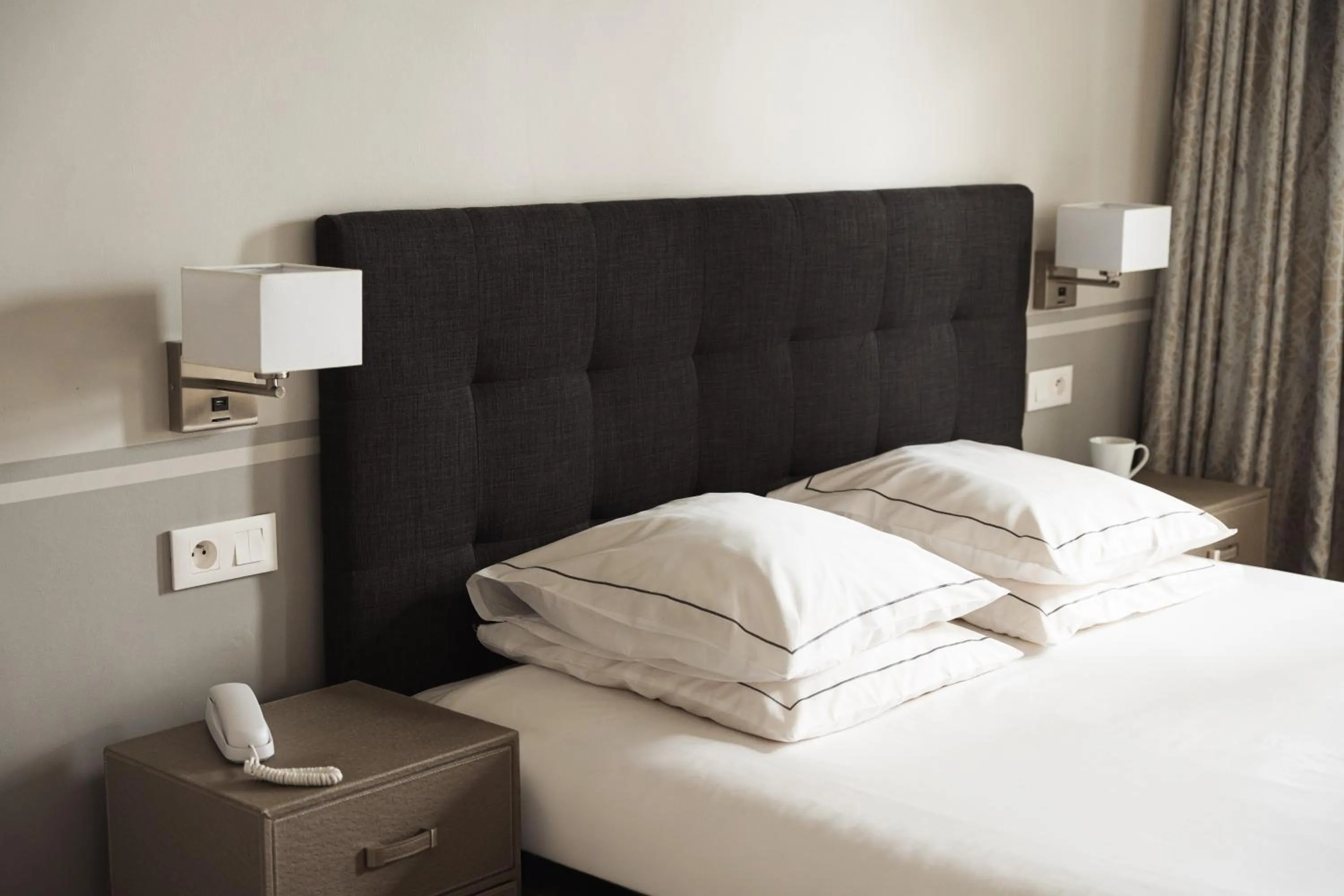 Bed in Hôtel Eiffel Segur