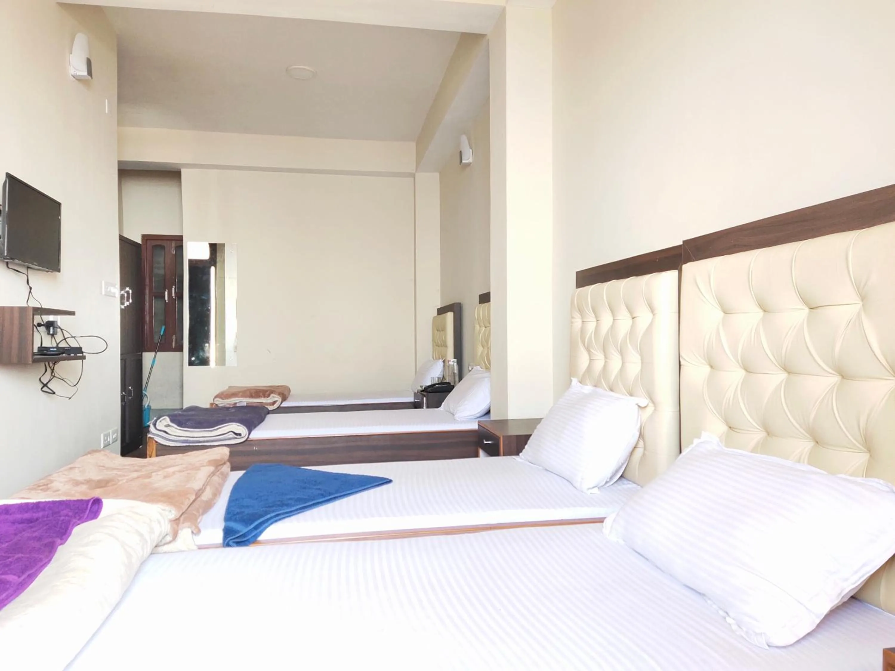 Photo of the whole room, Bed in Great Eastern Valley Residency