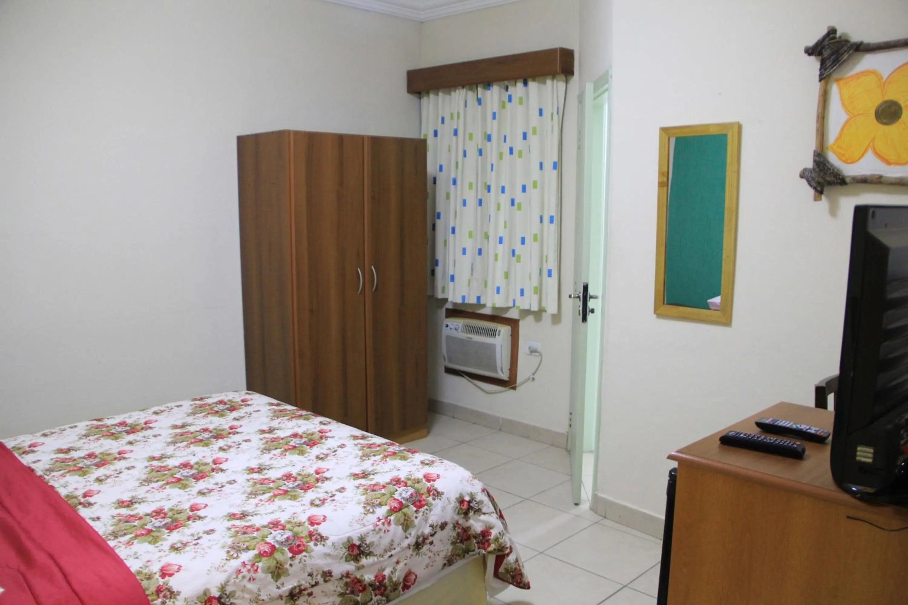 Photo of the whole room, Bed in Hotel Valparaíso - Metrô Paraíso e 800m da Av Paulista