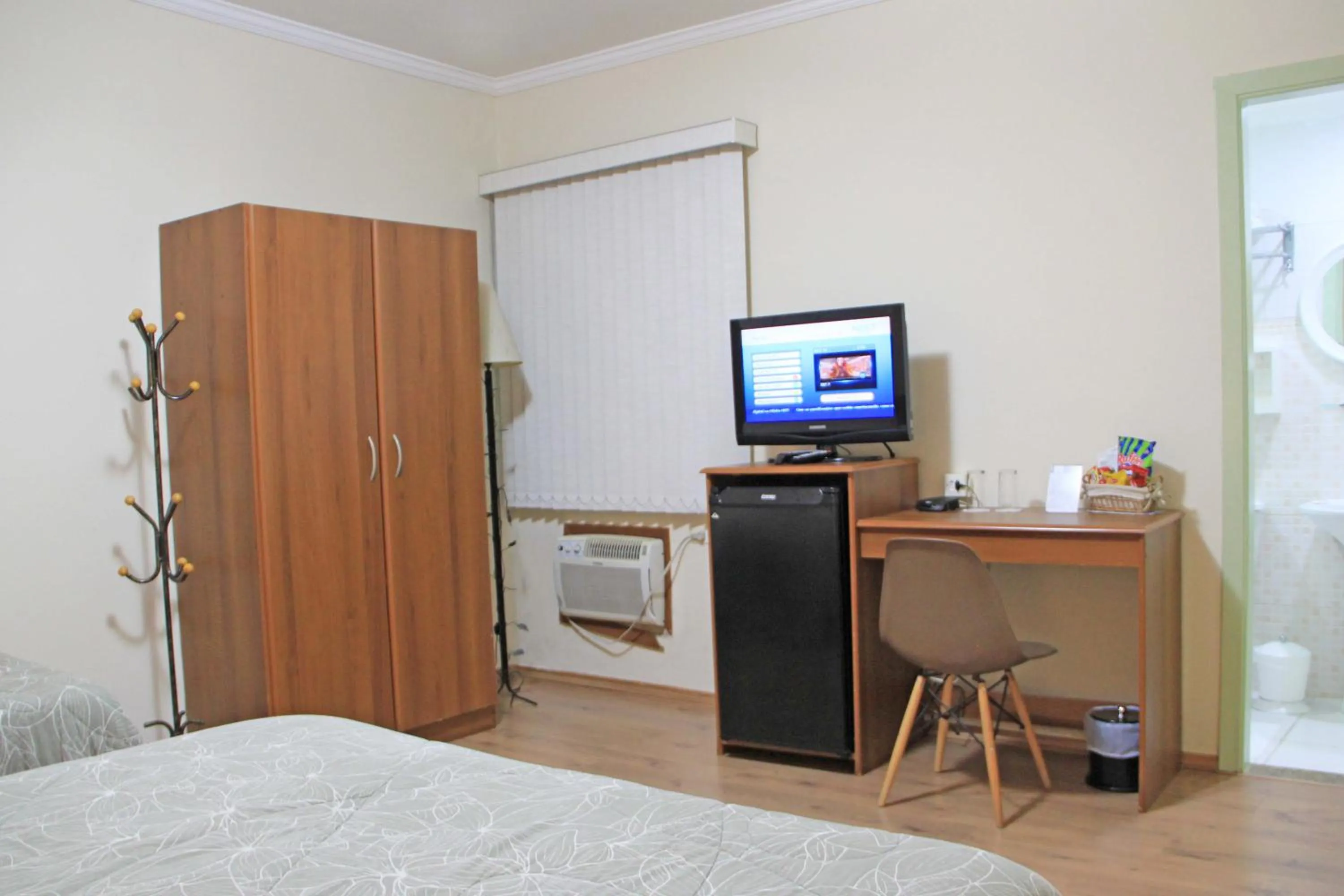 Bedroom, Bed in Hotel Valparaíso - Metrô Paraíso e 800m da Av Paulista