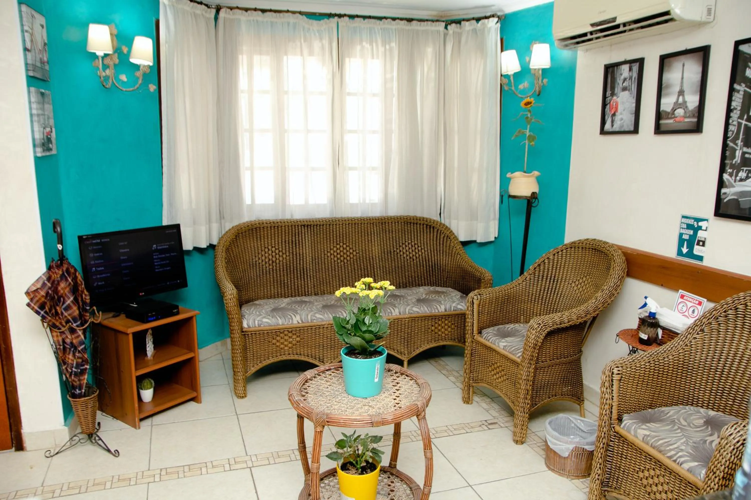 Lobby or reception in Hotel Valparaíso - Metrô Paraíso e 800m da Av Paulista