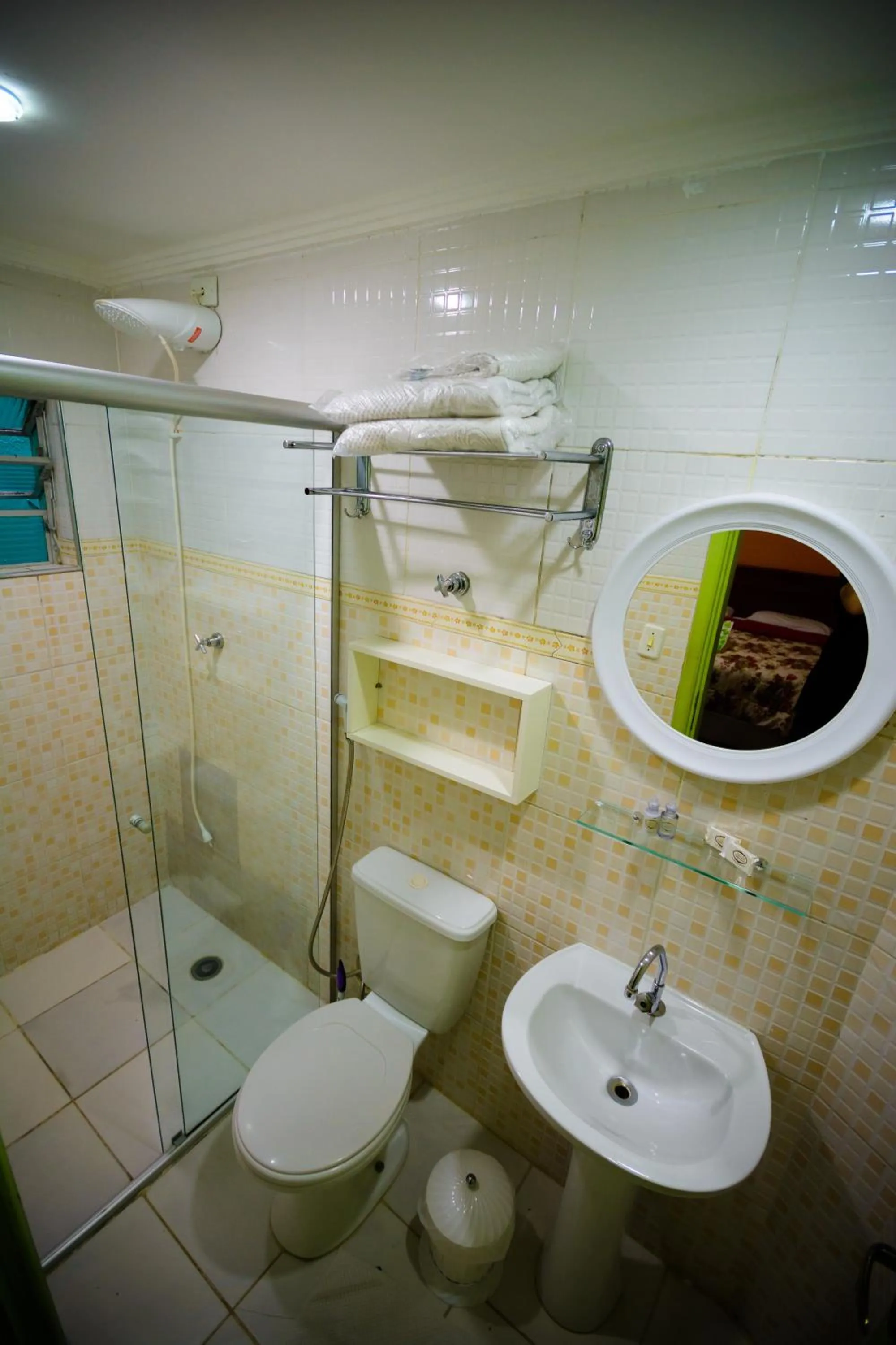 Shower in Hotel Valparaíso - Metrô Paraíso e 800m da Av Paulista