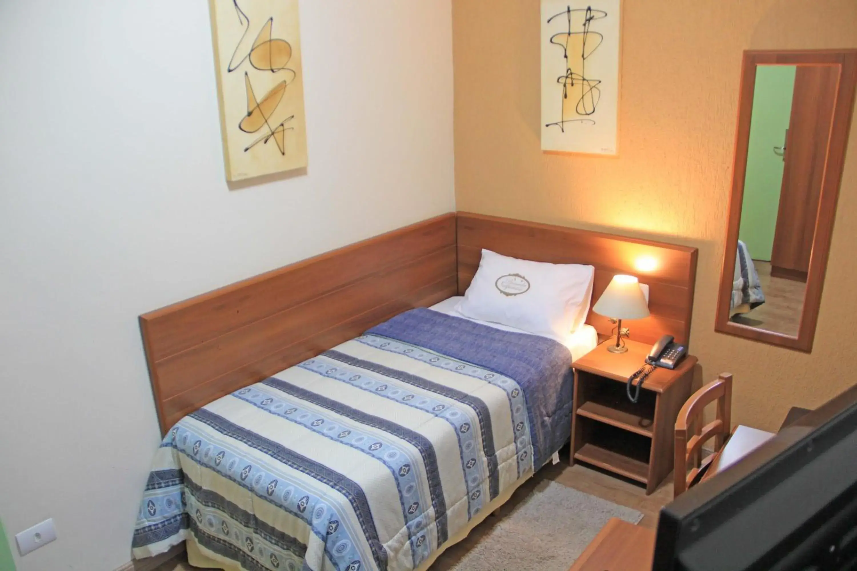 Economy Single Room - single occupancy in Hotel Valparaíso - Metrô Paraíso e 800m da Av Paulista Economy Single Room - single occupancy in Hotel Valparaíso - Metrô Paraíso e 800m da Av Paulista