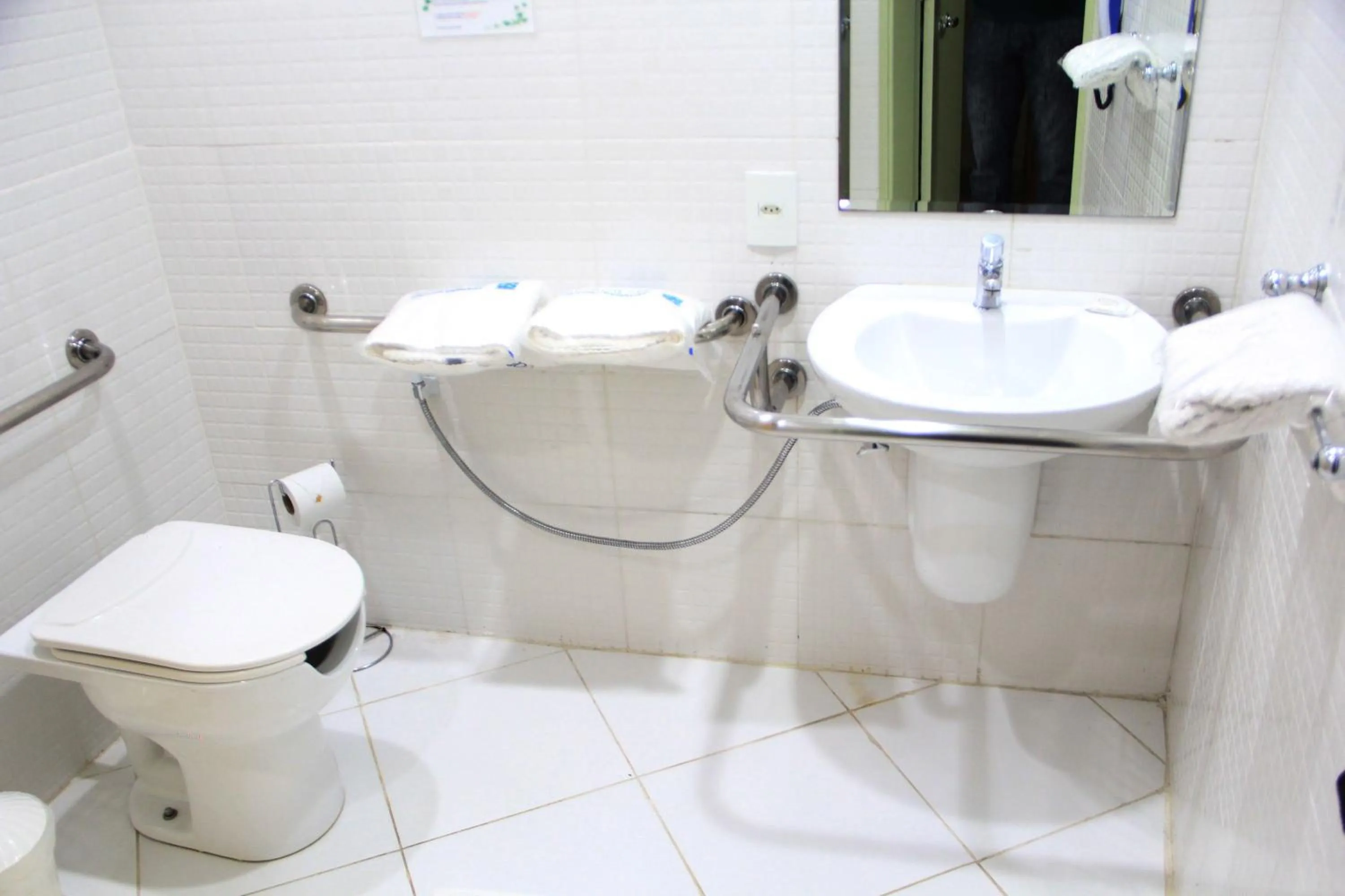 Toilet in Hotel Valparaíso - Metrô Paraíso e 800m da Av Paulista