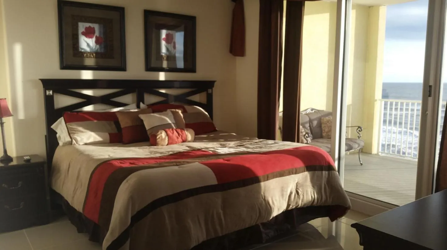 Bed in Ocean Reef 2 bedroom/2 bath!