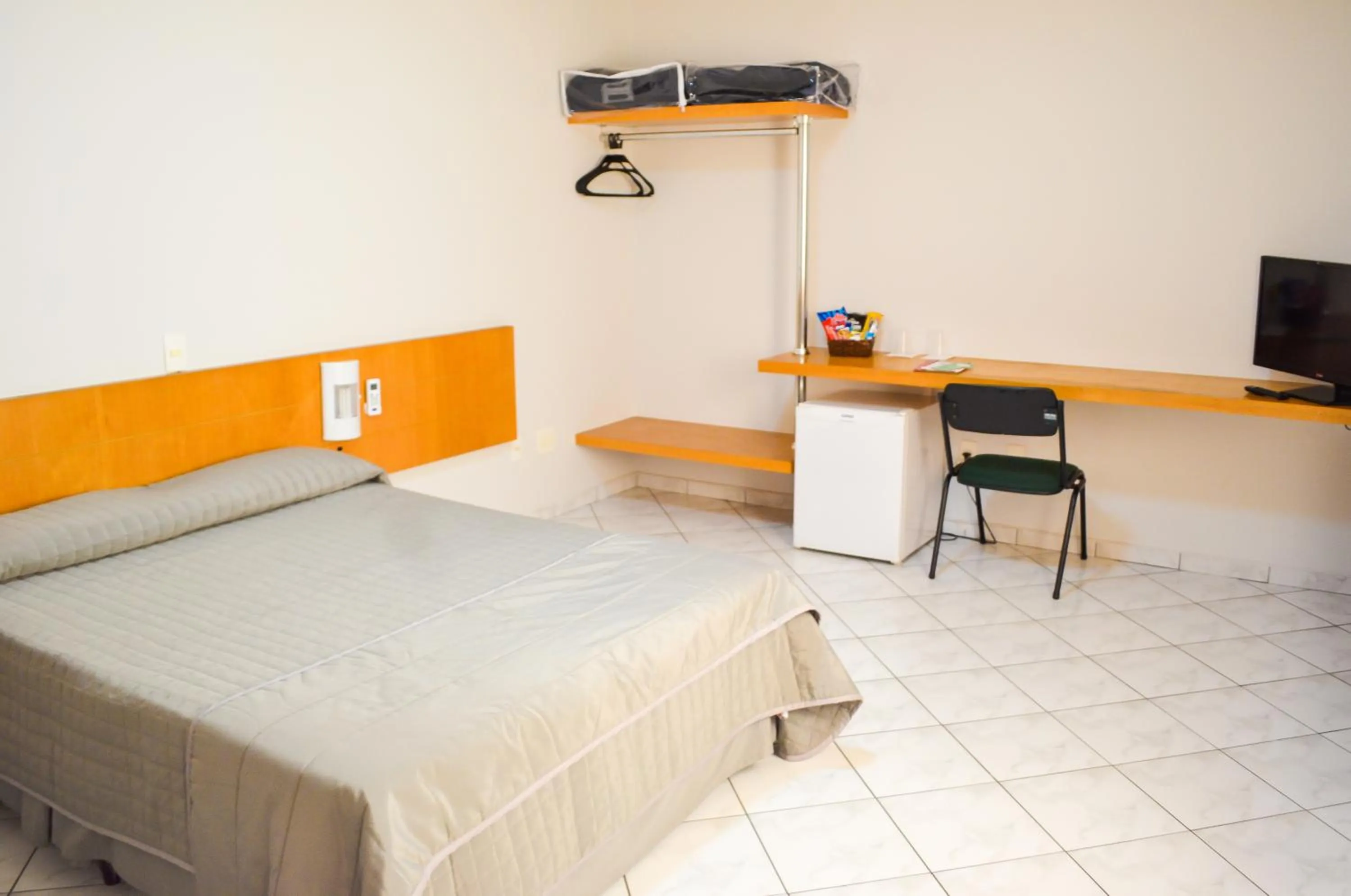 Photo of the whole room, Bed in Vale Verde Palace Hotel