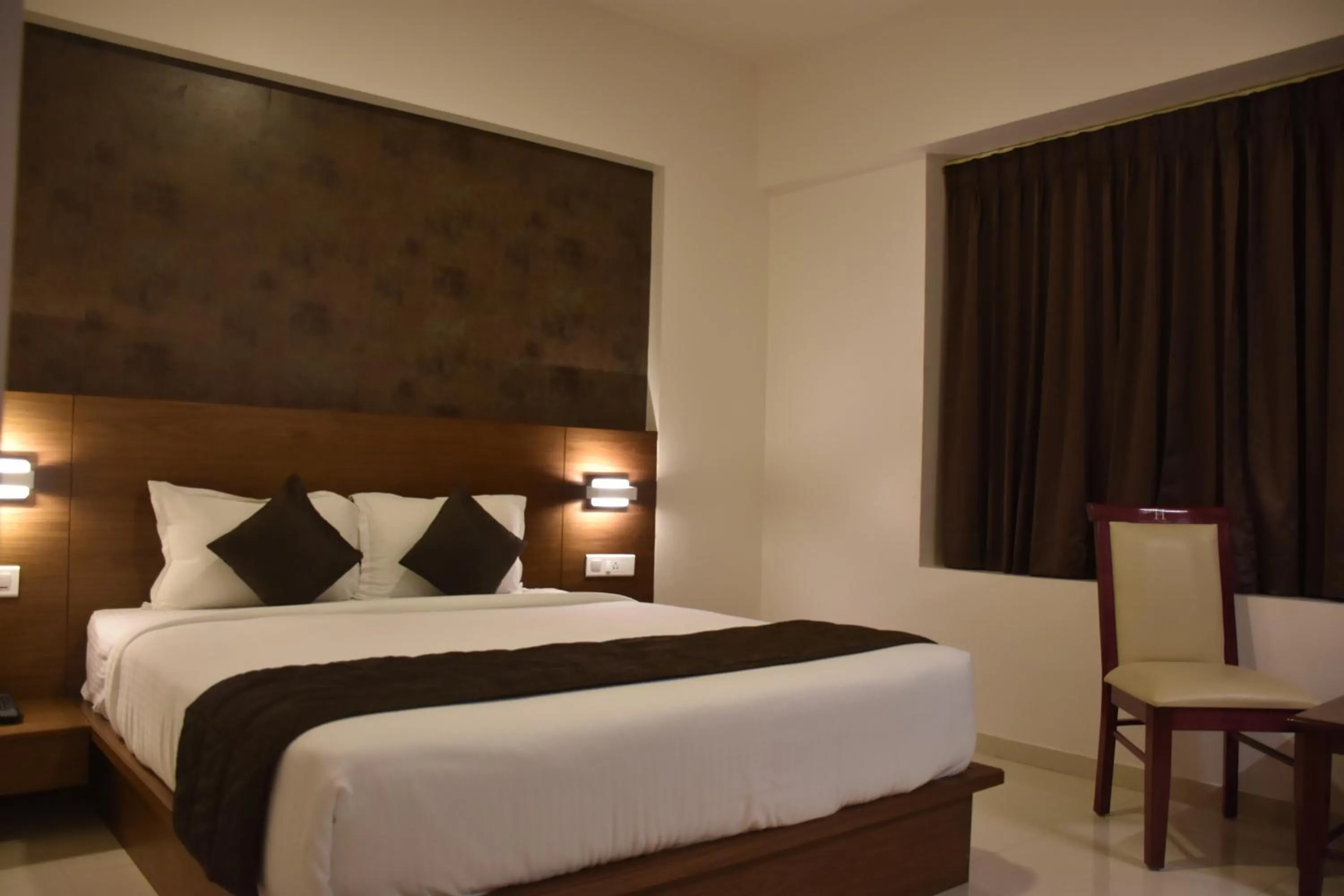 Bedroom, Bed in Heritage Inn