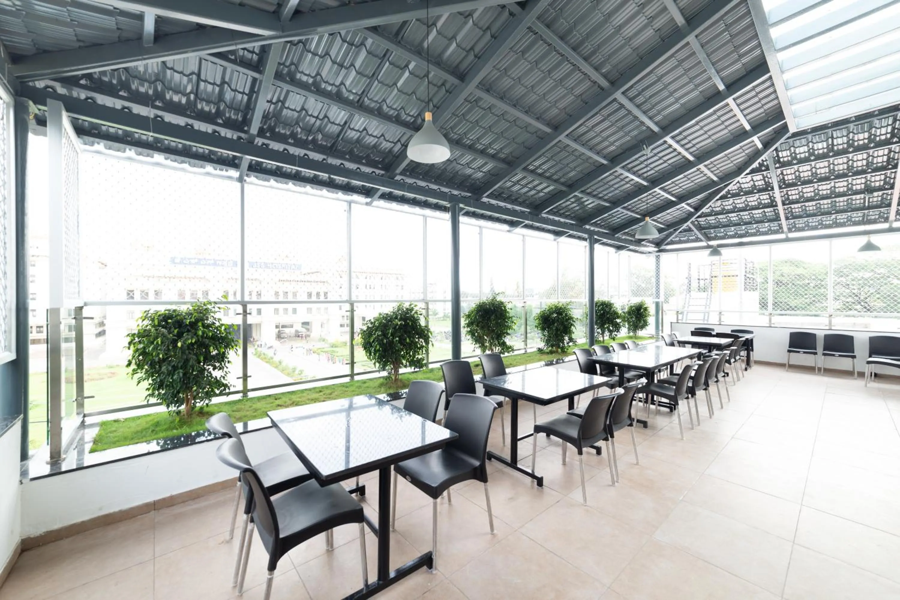 Restaurant/places to eat in Heritage Inn