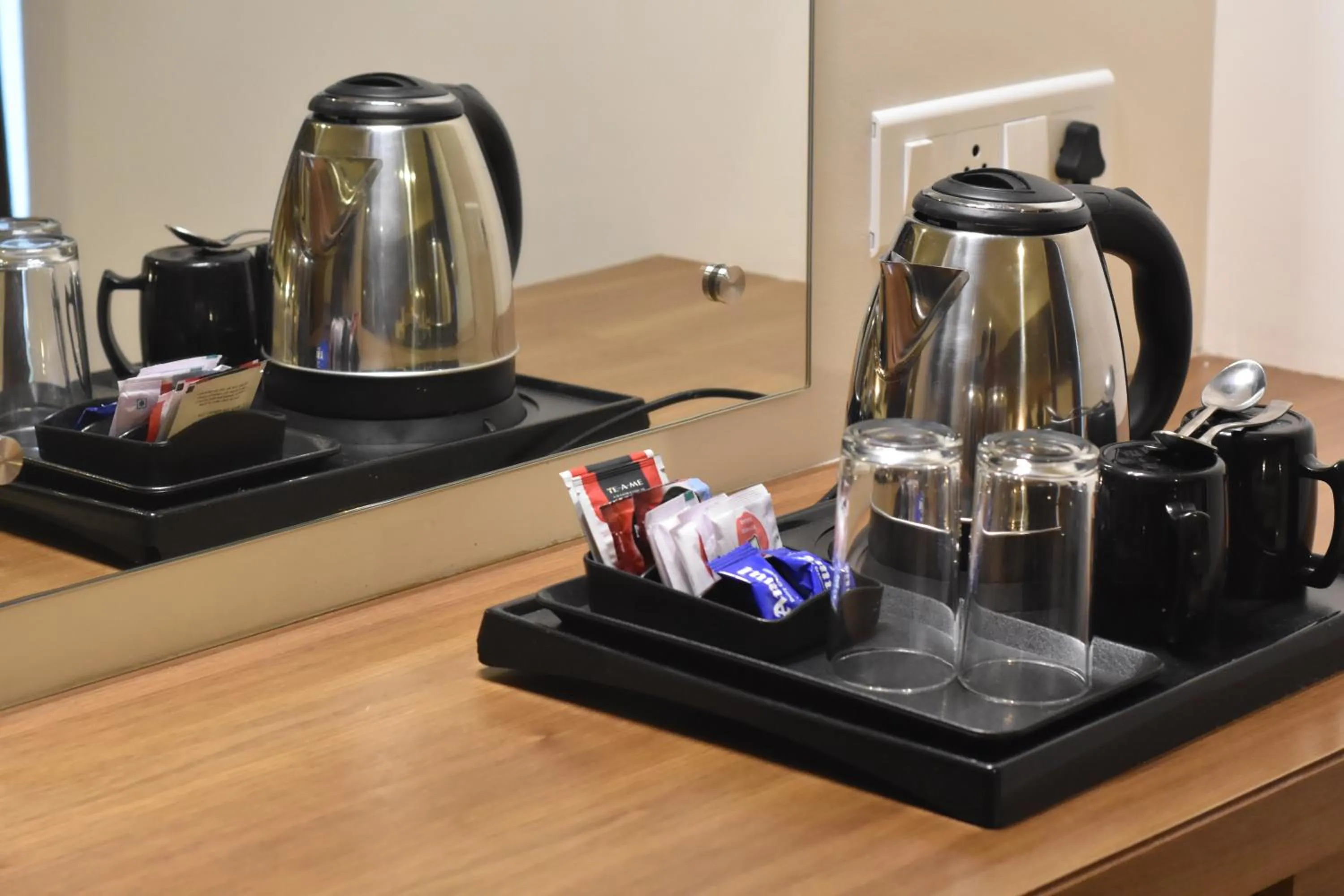 Coffee/tea facilities in Heritage Inn