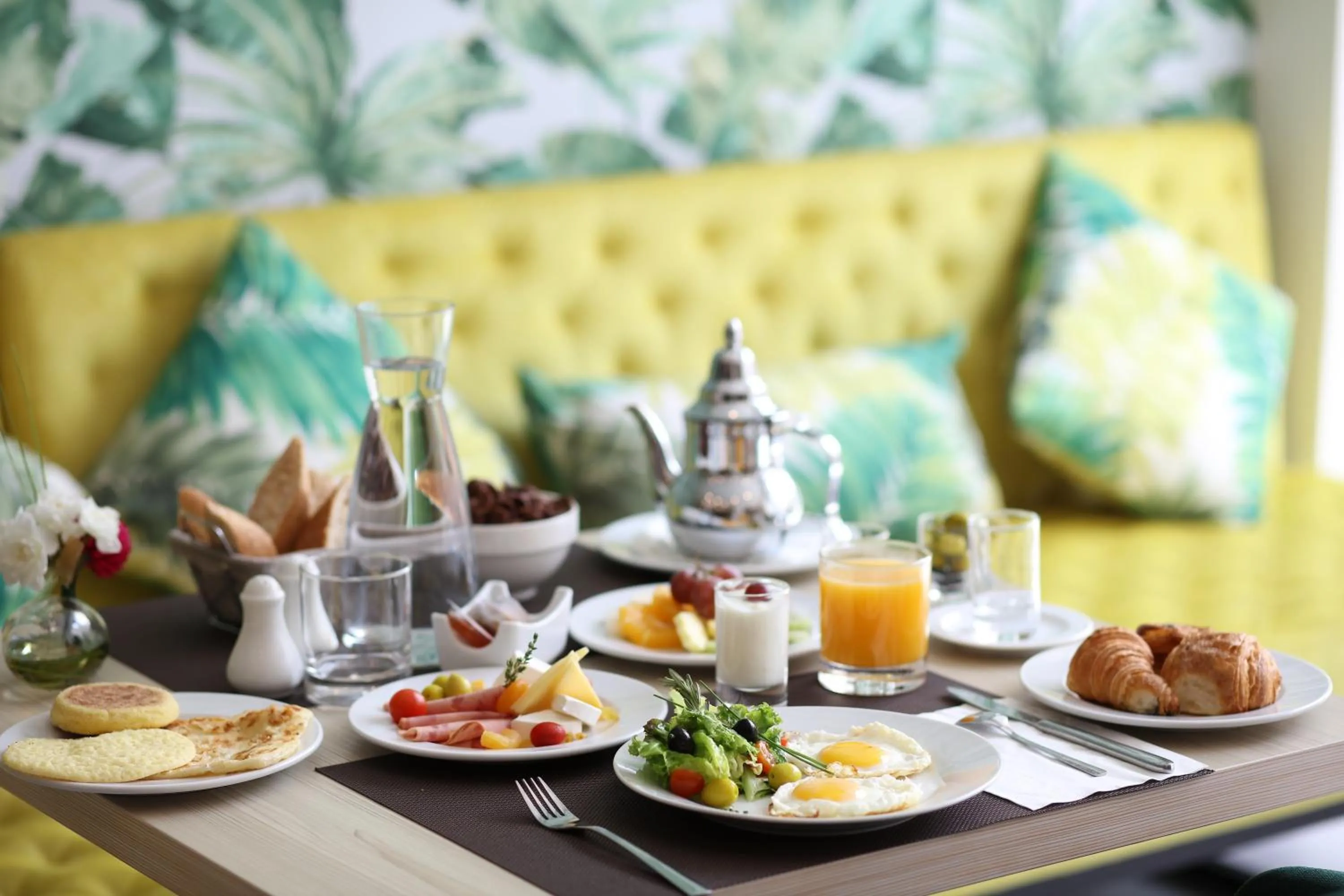 Food and drinks in Mid Town Hotel Casablanca