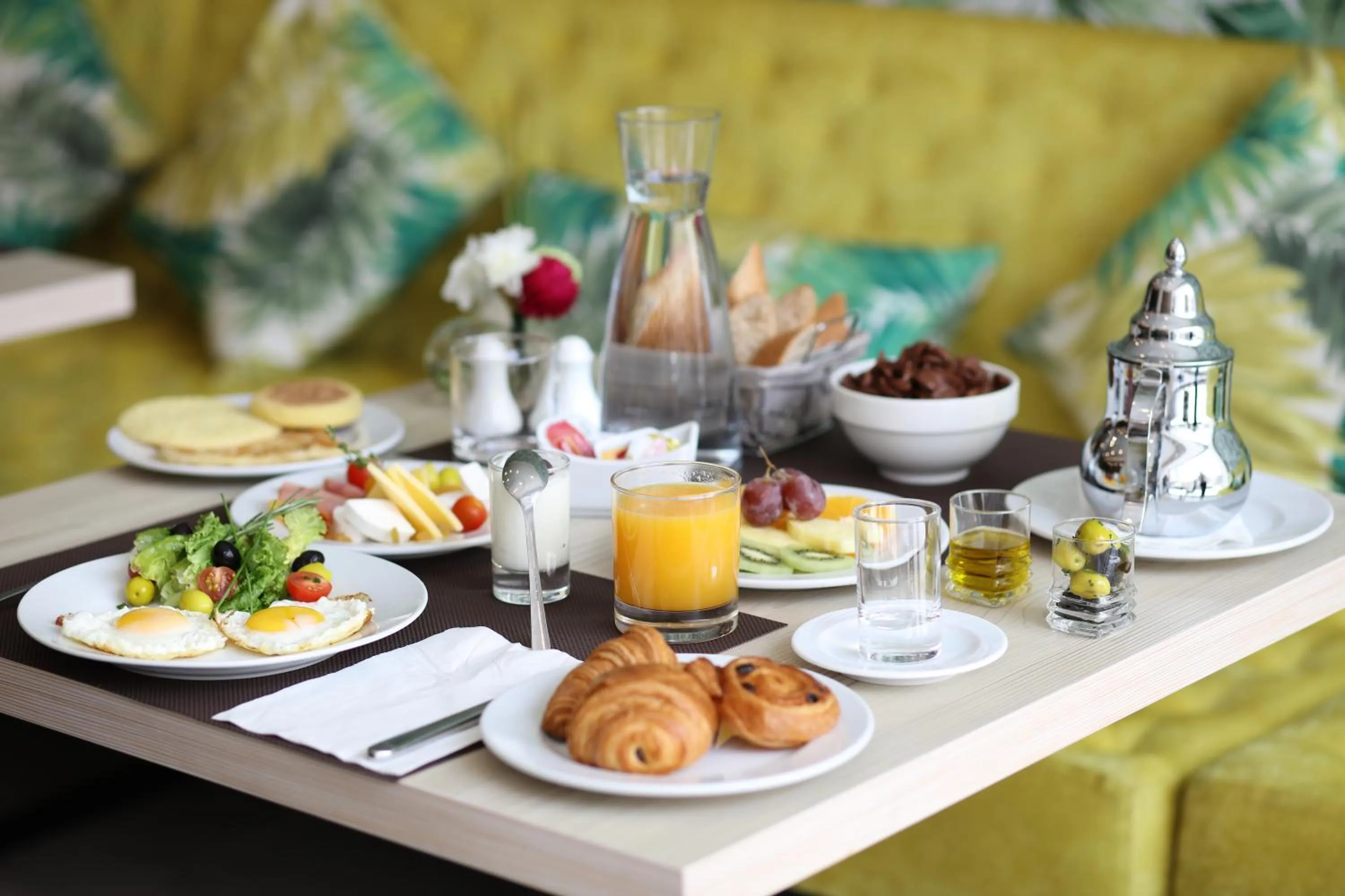 Food and drinks in Mid Town Hotel Casablanca