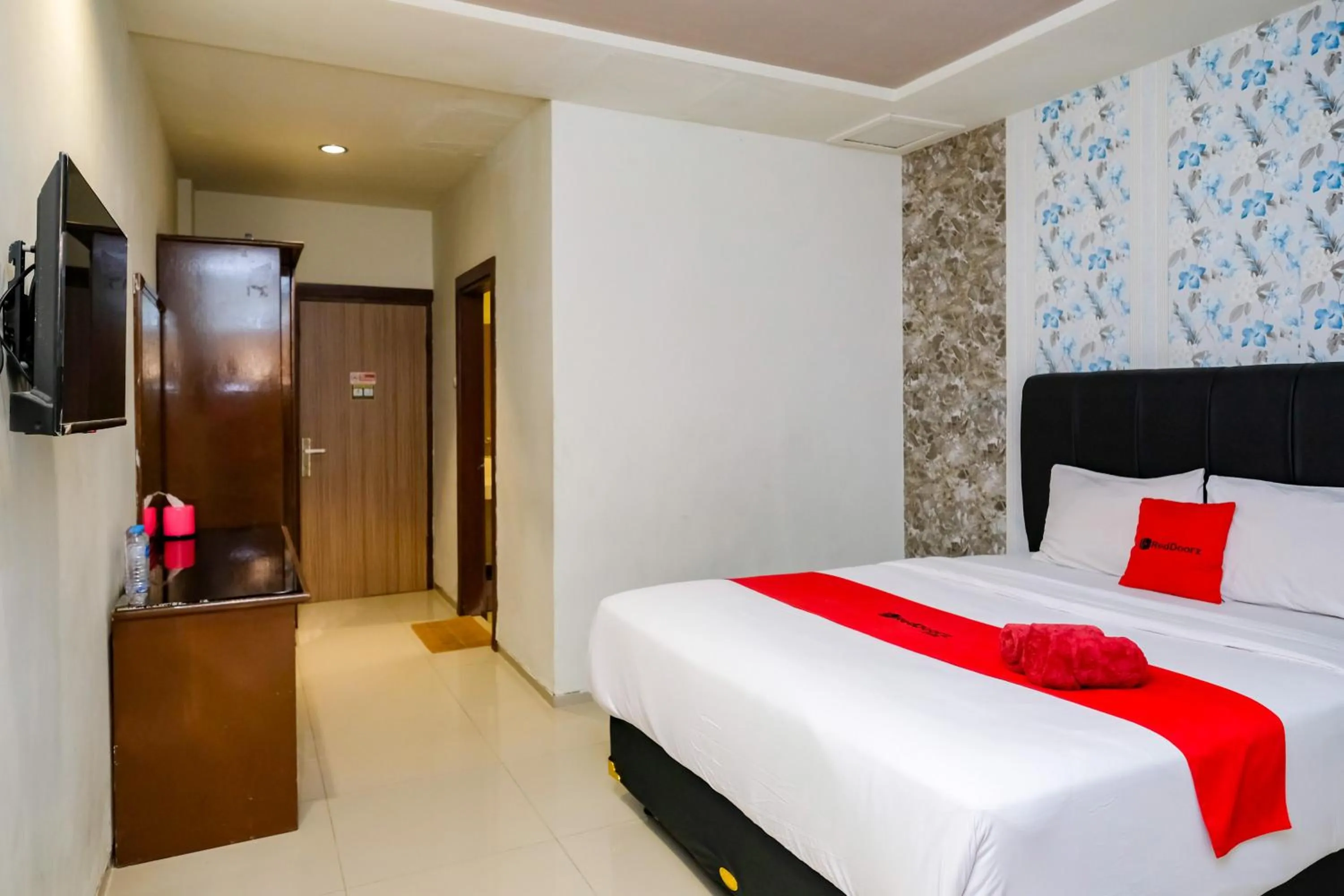 Bedroom, Bed in RedDoorz @ Panglima Sudirman