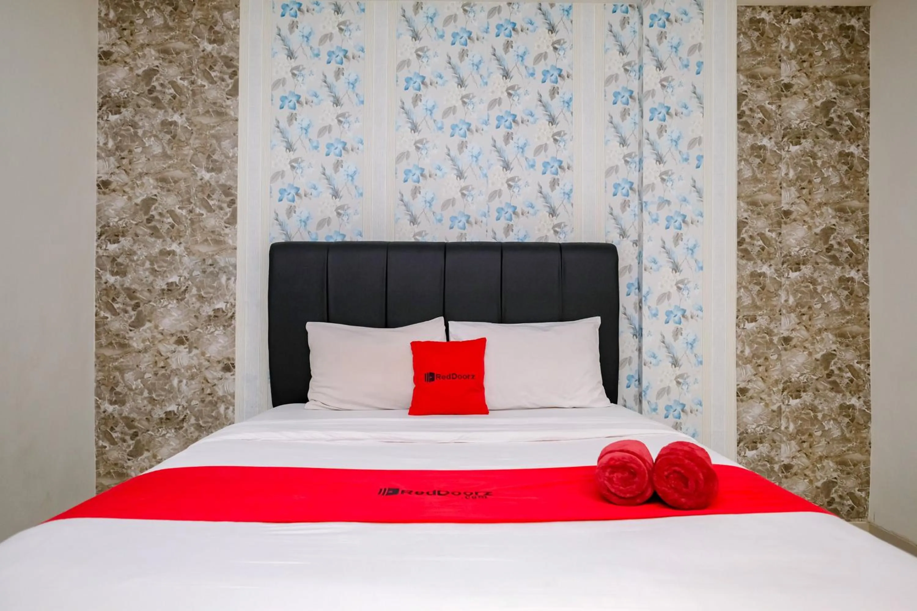 Bedroom, Bed in RedDoorz @ Panglima Sudirman