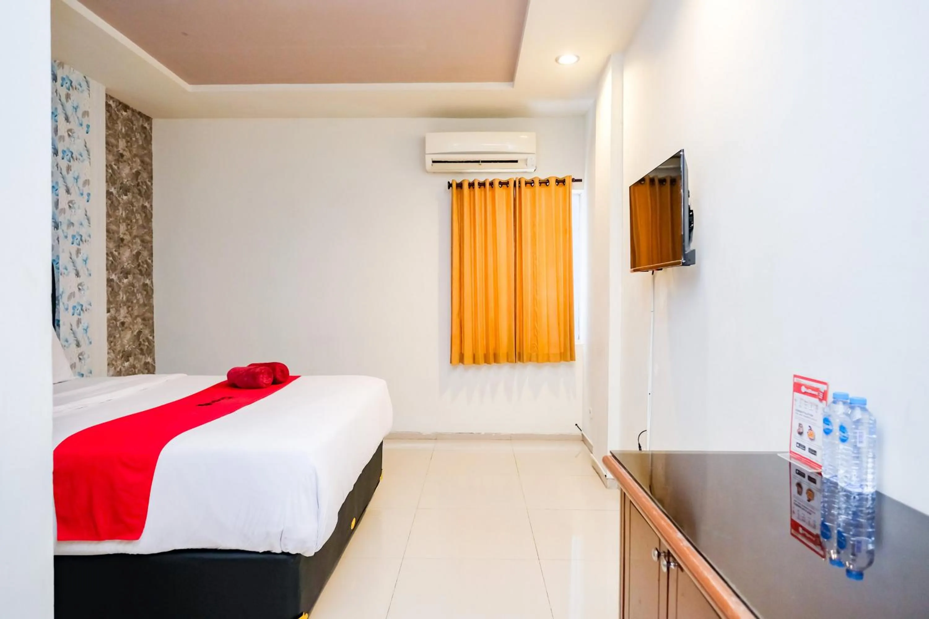 Bedroom, Bed in RedDoorz @ Panglima Sudirman