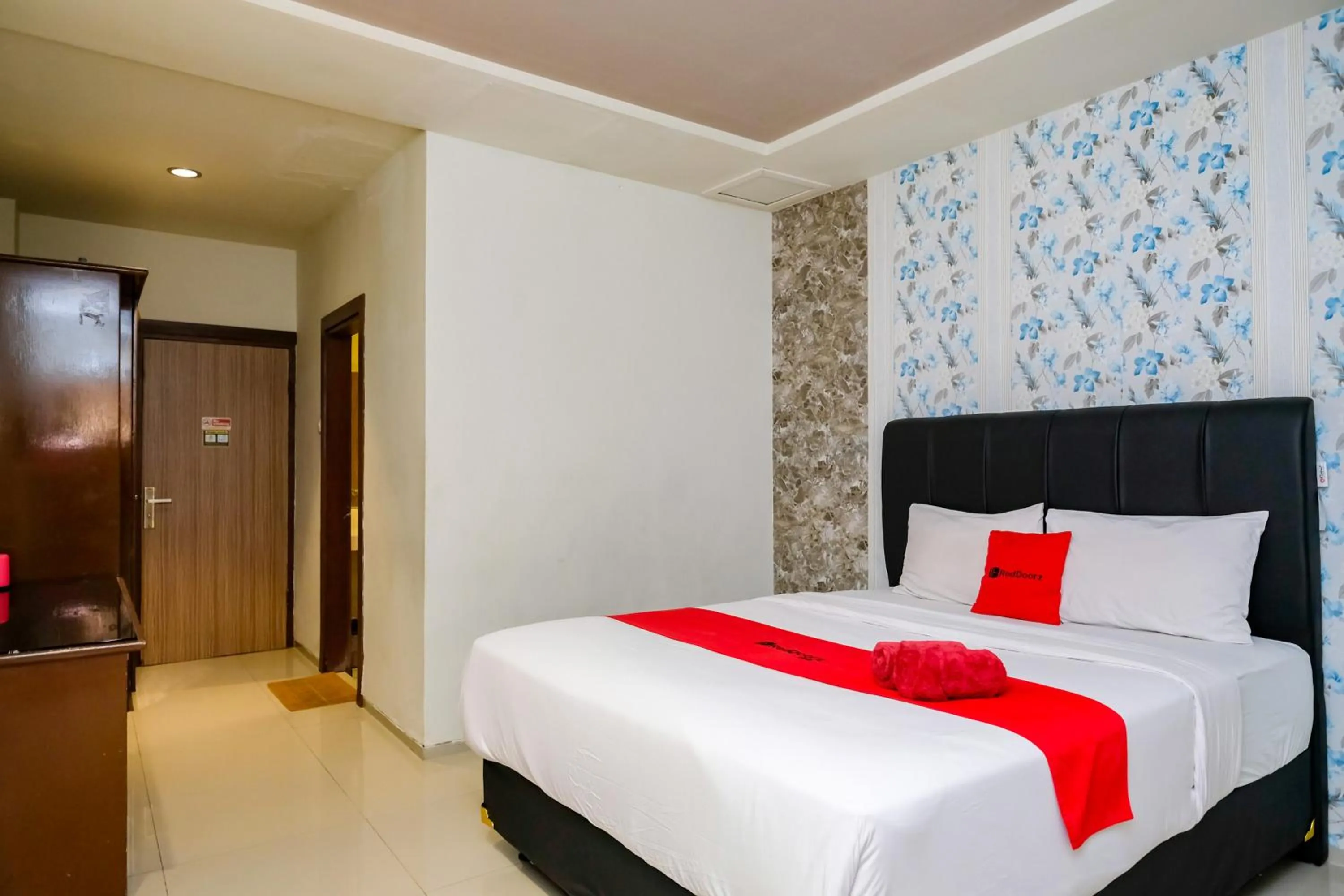Bedroom, Bed in RedDoorz @ Panglima Sudirman