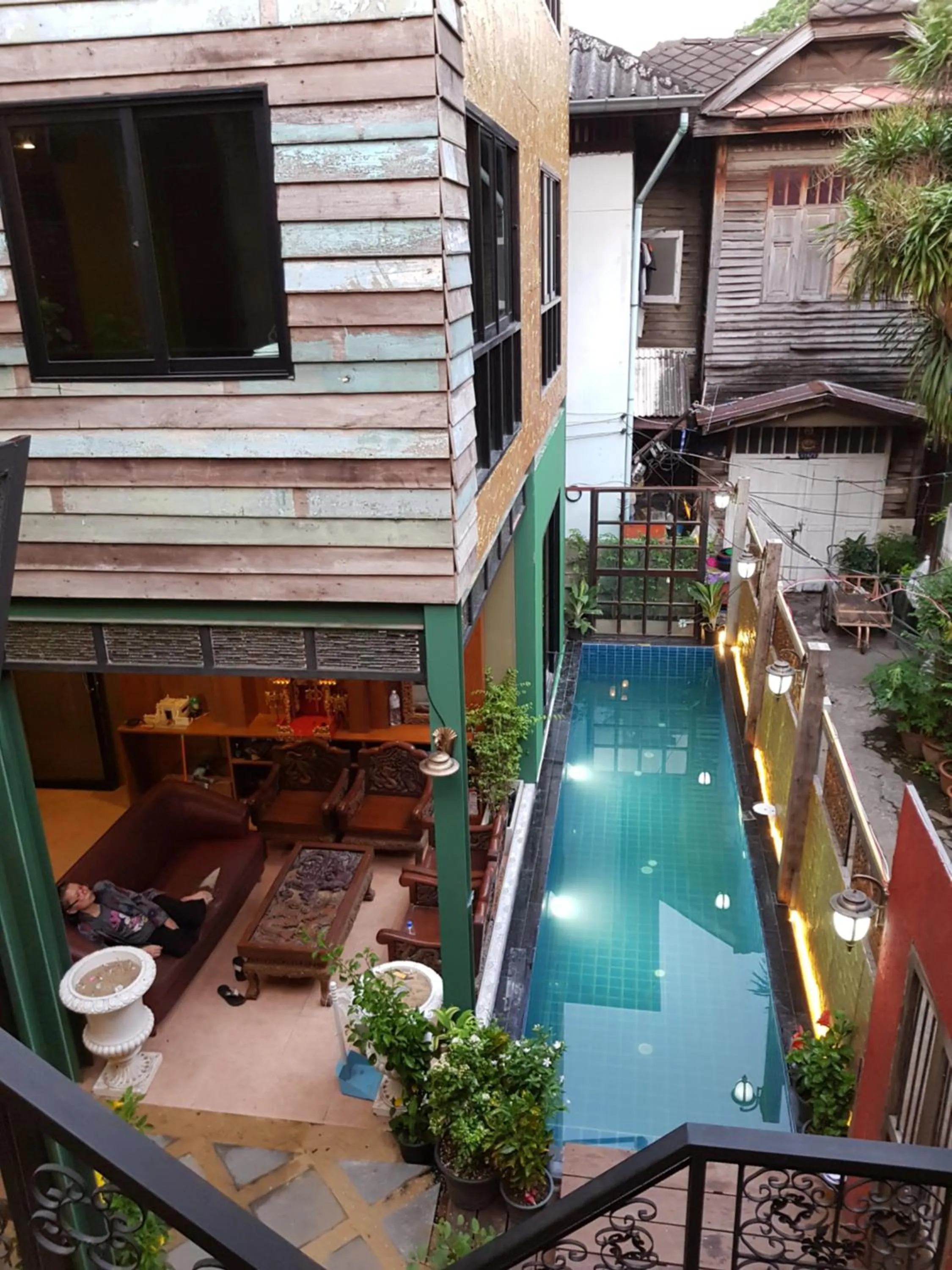 Swimming pool in Tepbunthom Hostel