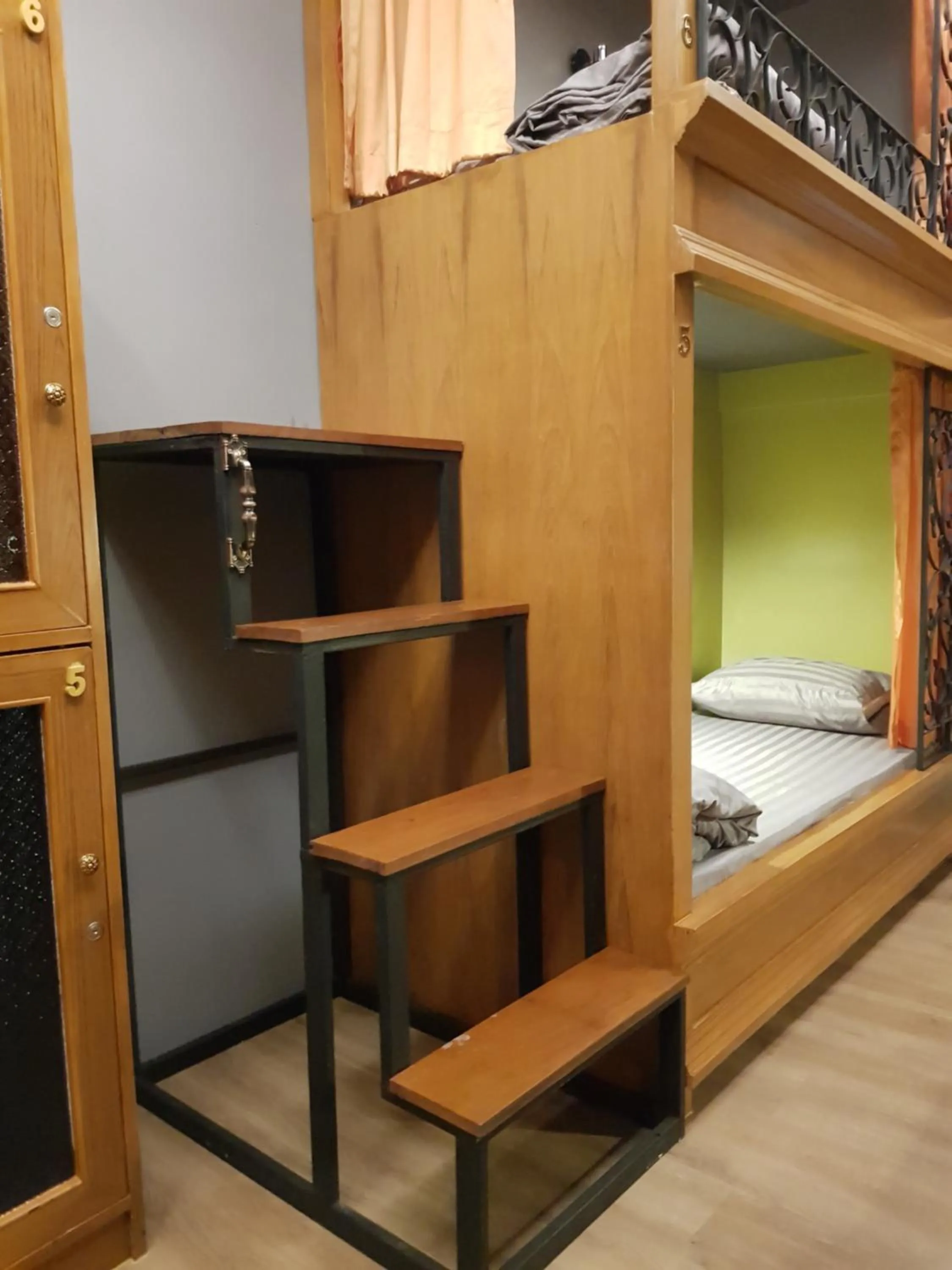 bunk bed, Bed in Tepbunthom Hostel