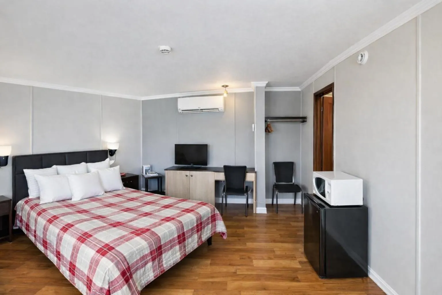 Bed in Motel Au Vieux Frontenac