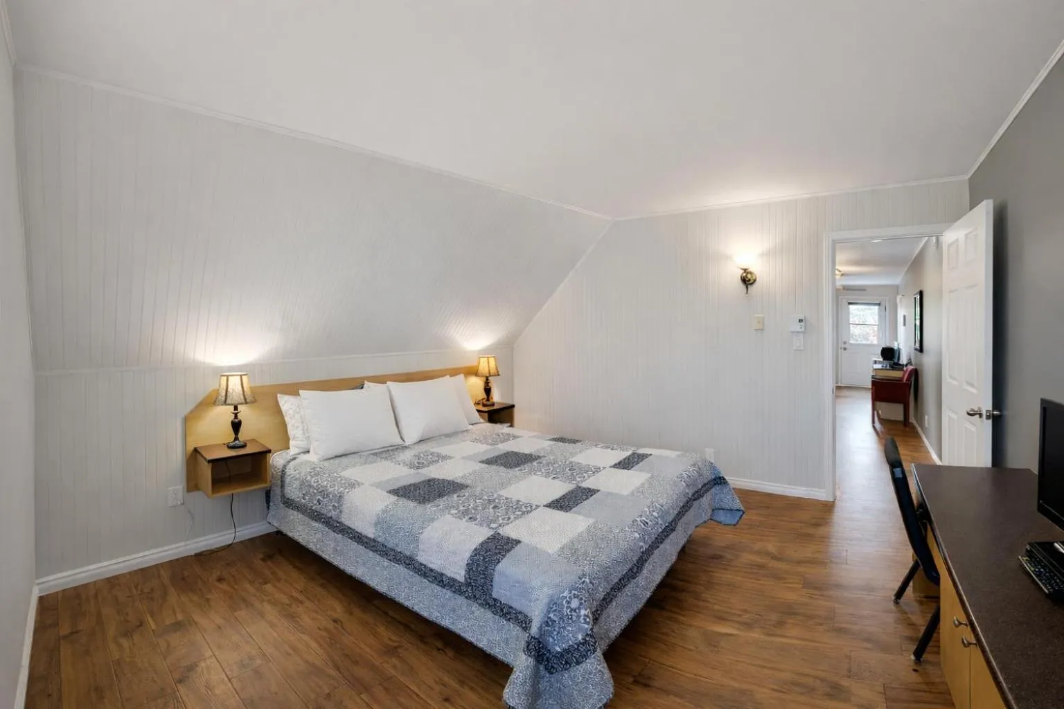 Bed in Motel Au Vieux Frontenac