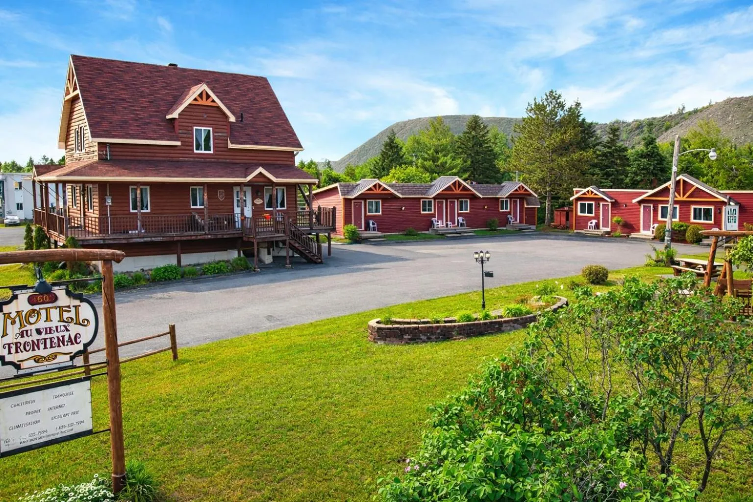 Property building in Motel Au Vieux Frontenac