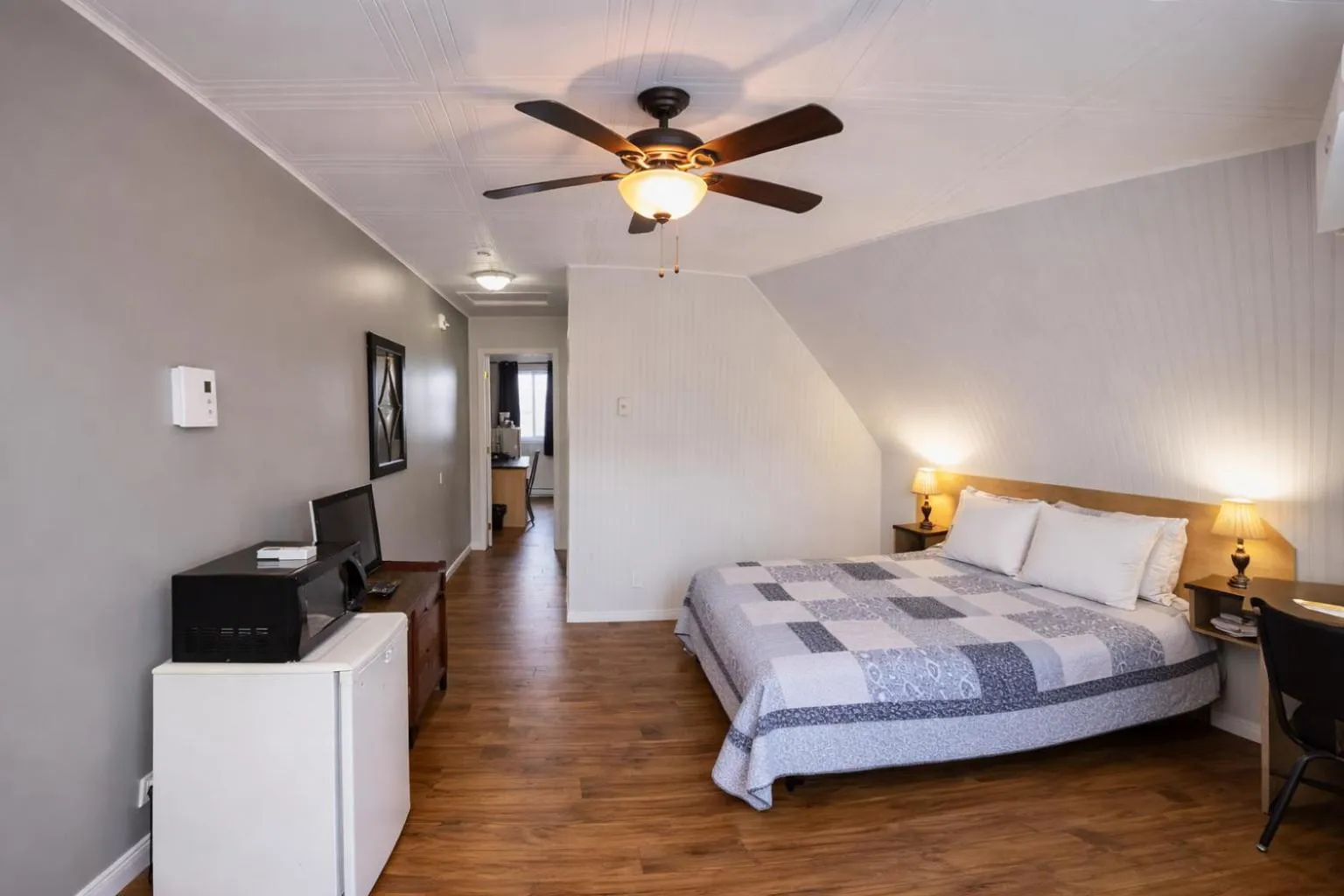 Bed in Motel Au Vieux Frontenac