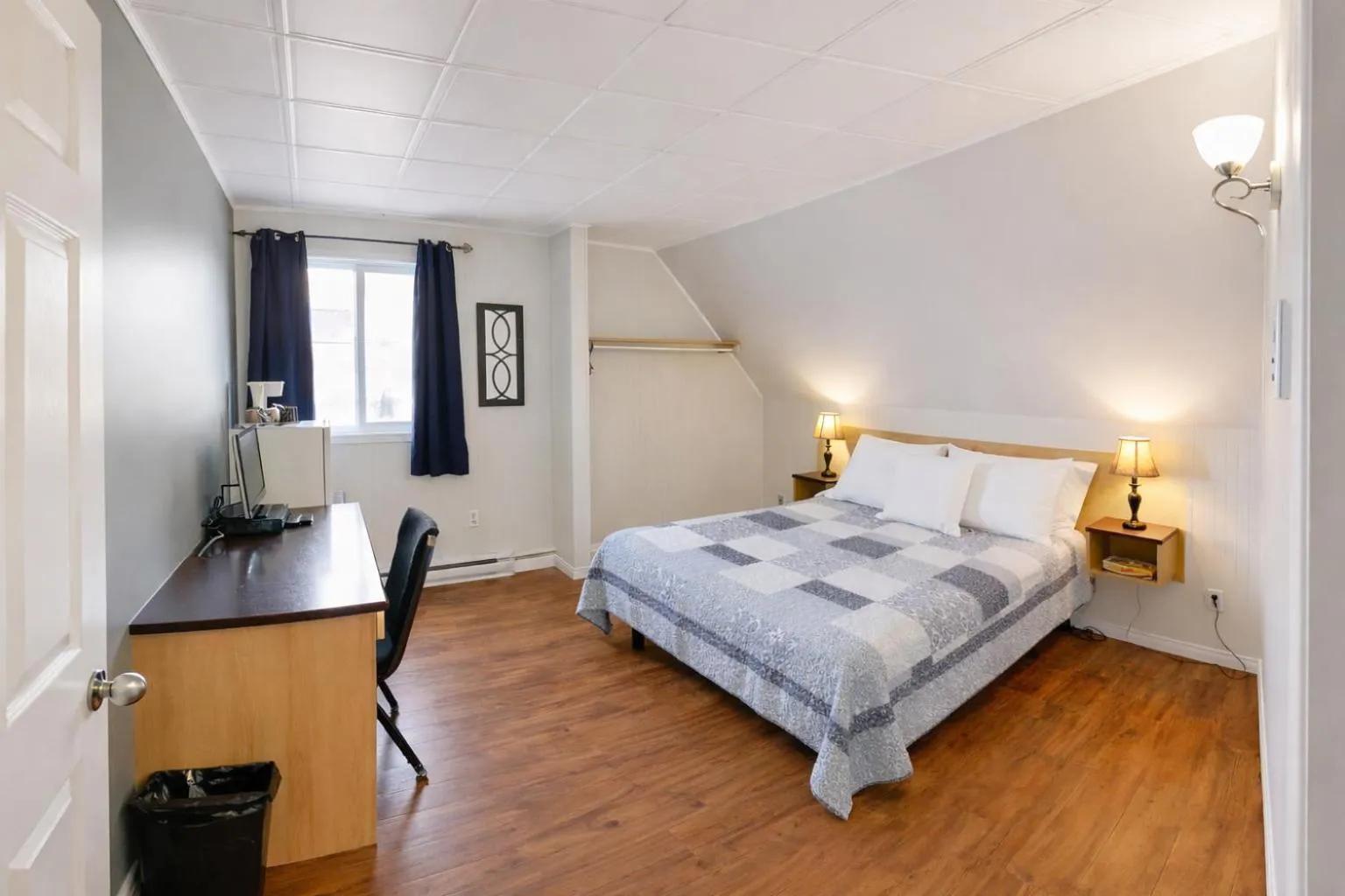 Bed in Motel Au Vieux Frontenac