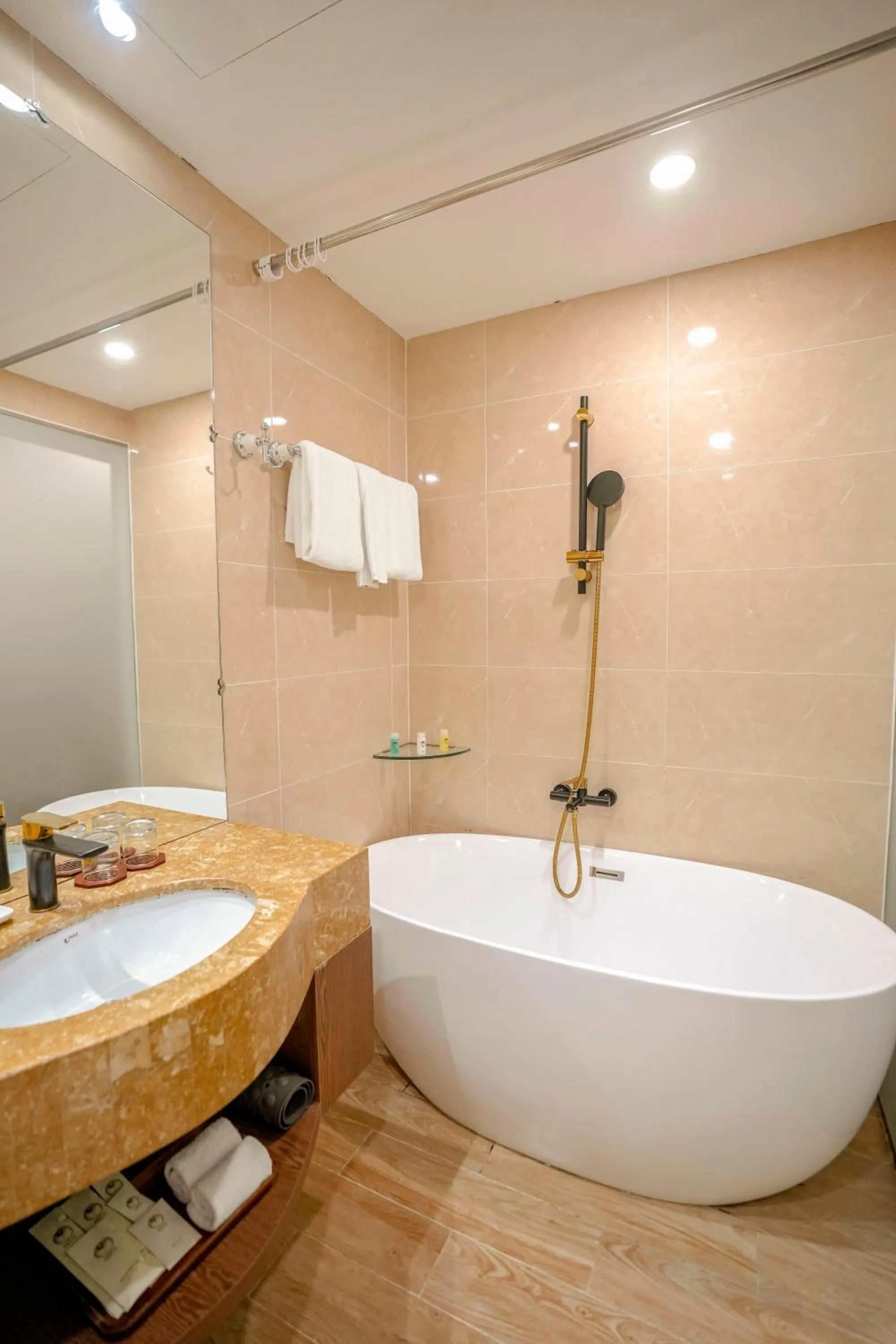 Bath in Nesta Hotel Saigon