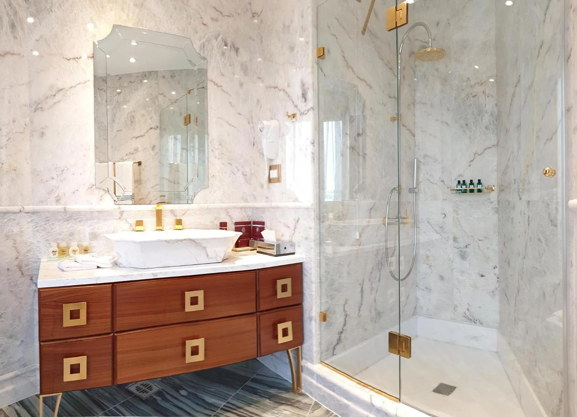 Shower in Pomegranate Wellness Spa Hotel