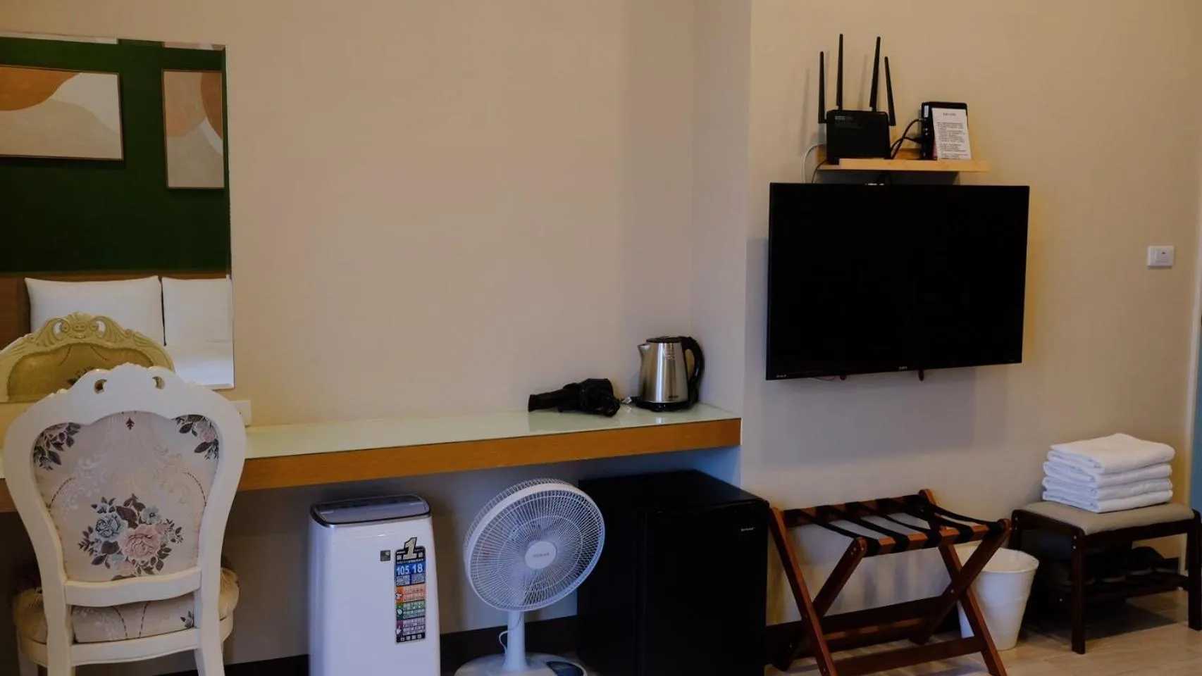 TV and multimedia in Xiaoliuqiu Loju Castle Inn