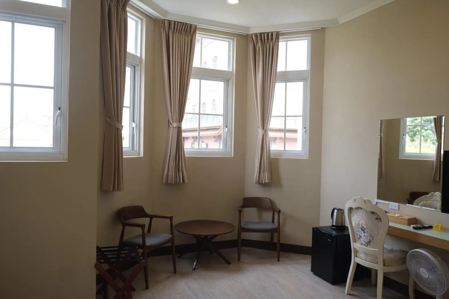 Seating area in Xiaoliuqiu Loju Castle Inn