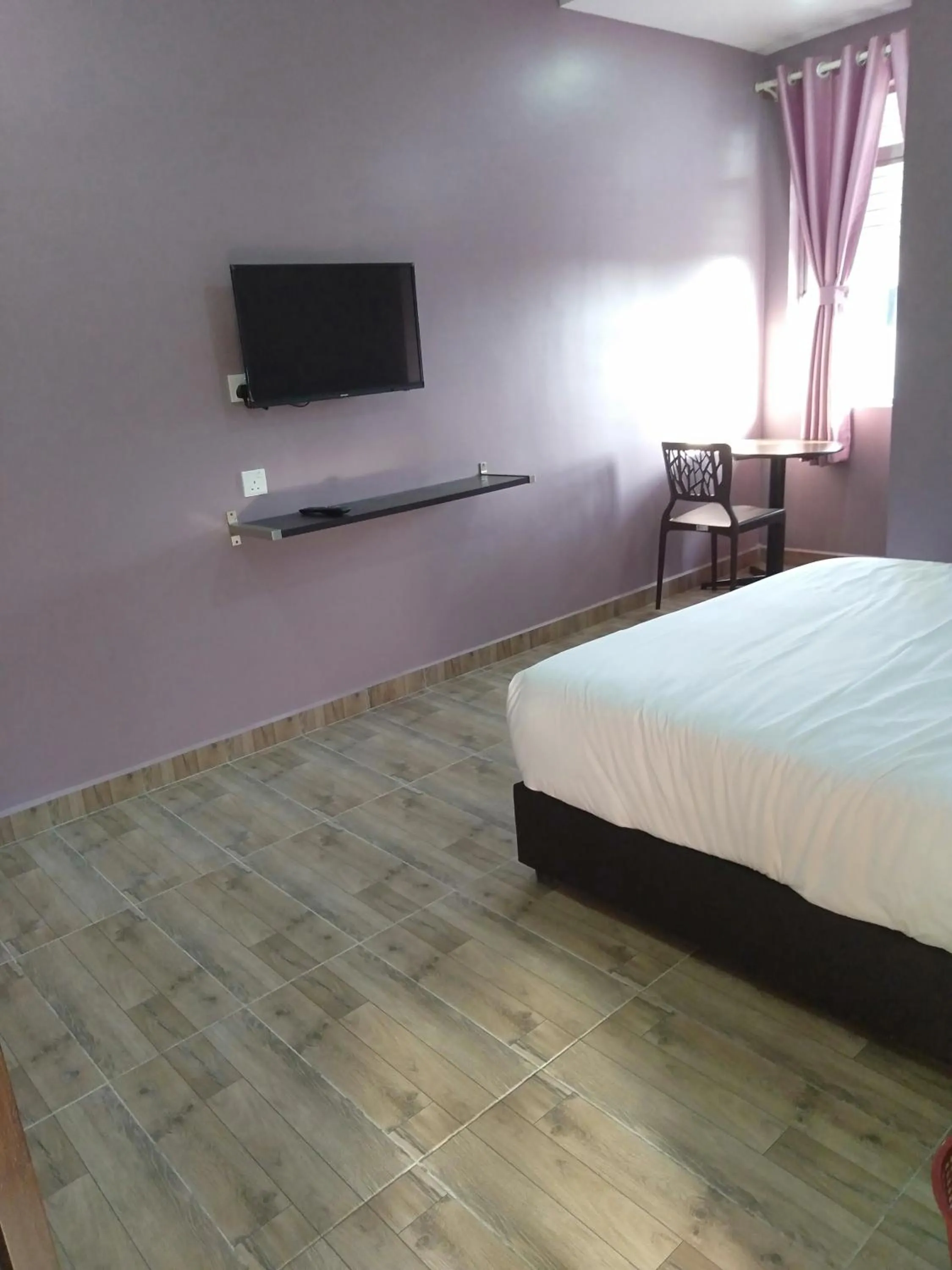 TV and multimedia, Bed in Purple Dream Home