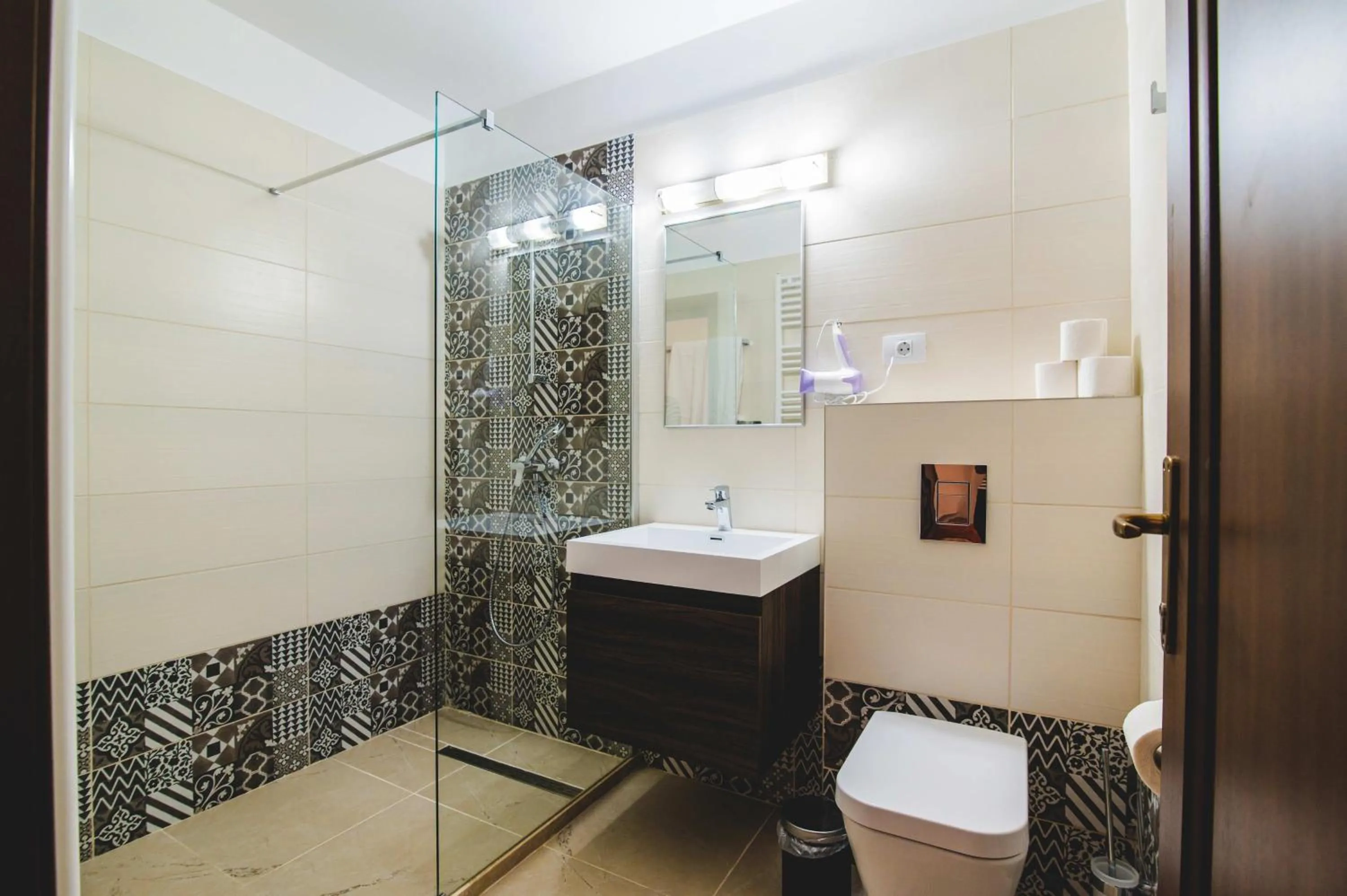 Toilet in Hotel Class