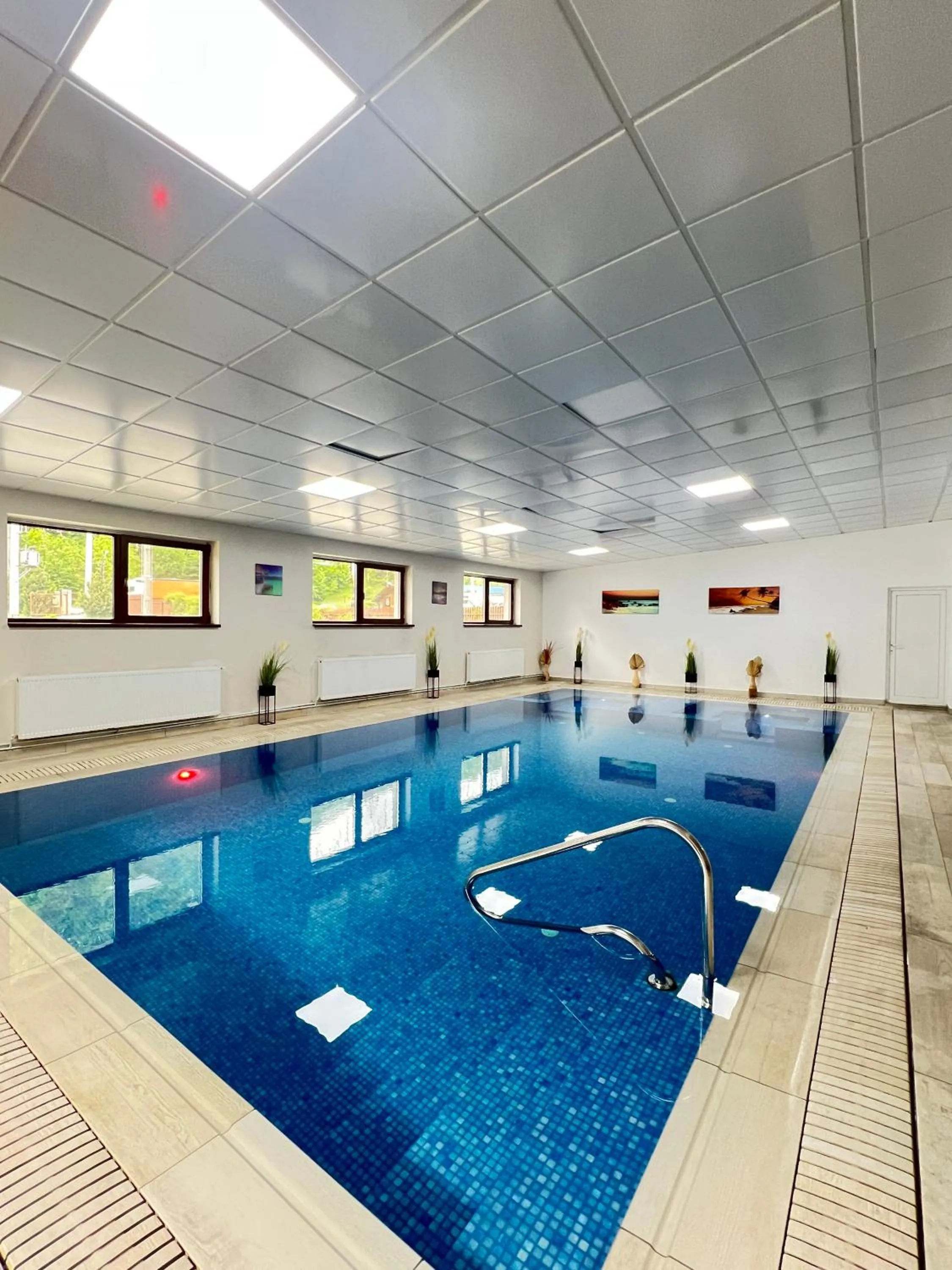 Swimming pool in Hotel Class