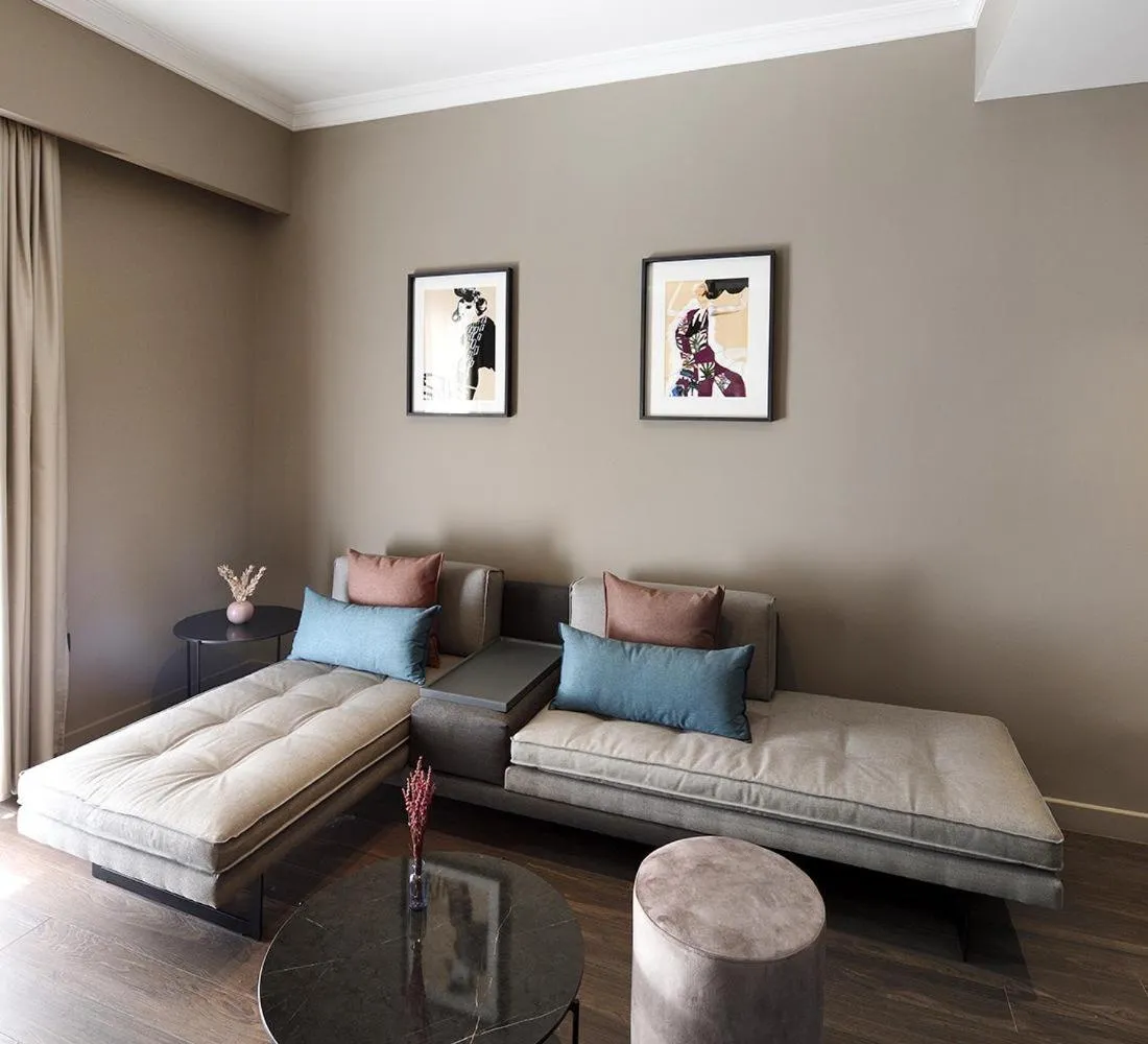 Seating area, Bed in Roomore Apartments